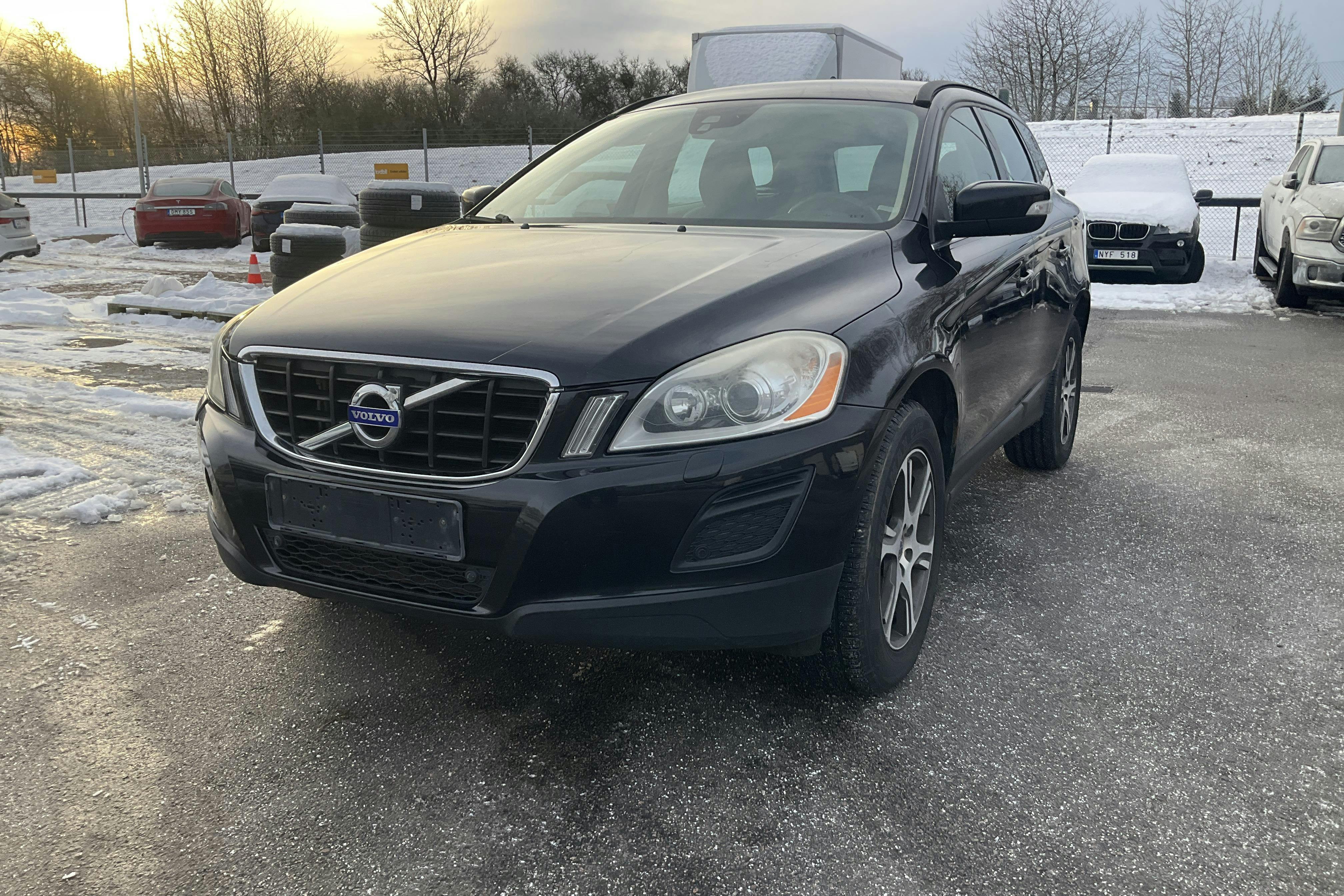 Presentation photo 1 of 11: Volvo XC60 D4 2WD (163hk) - 242 870 km - Manual - black - 2013