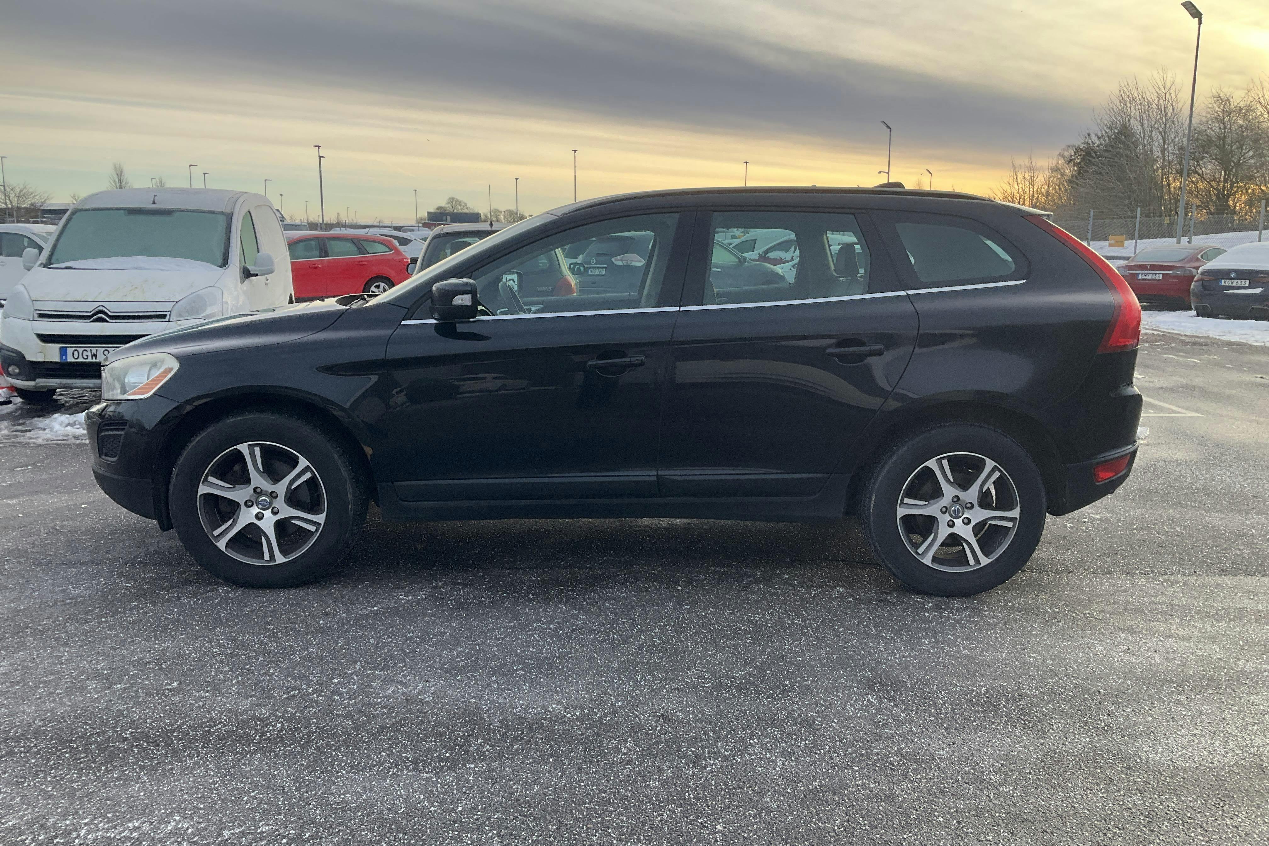 Presentation photo 2 of 11: Volvo XC60 D4 2WD (163hk) - 242 870 km - Manual - black - 2013