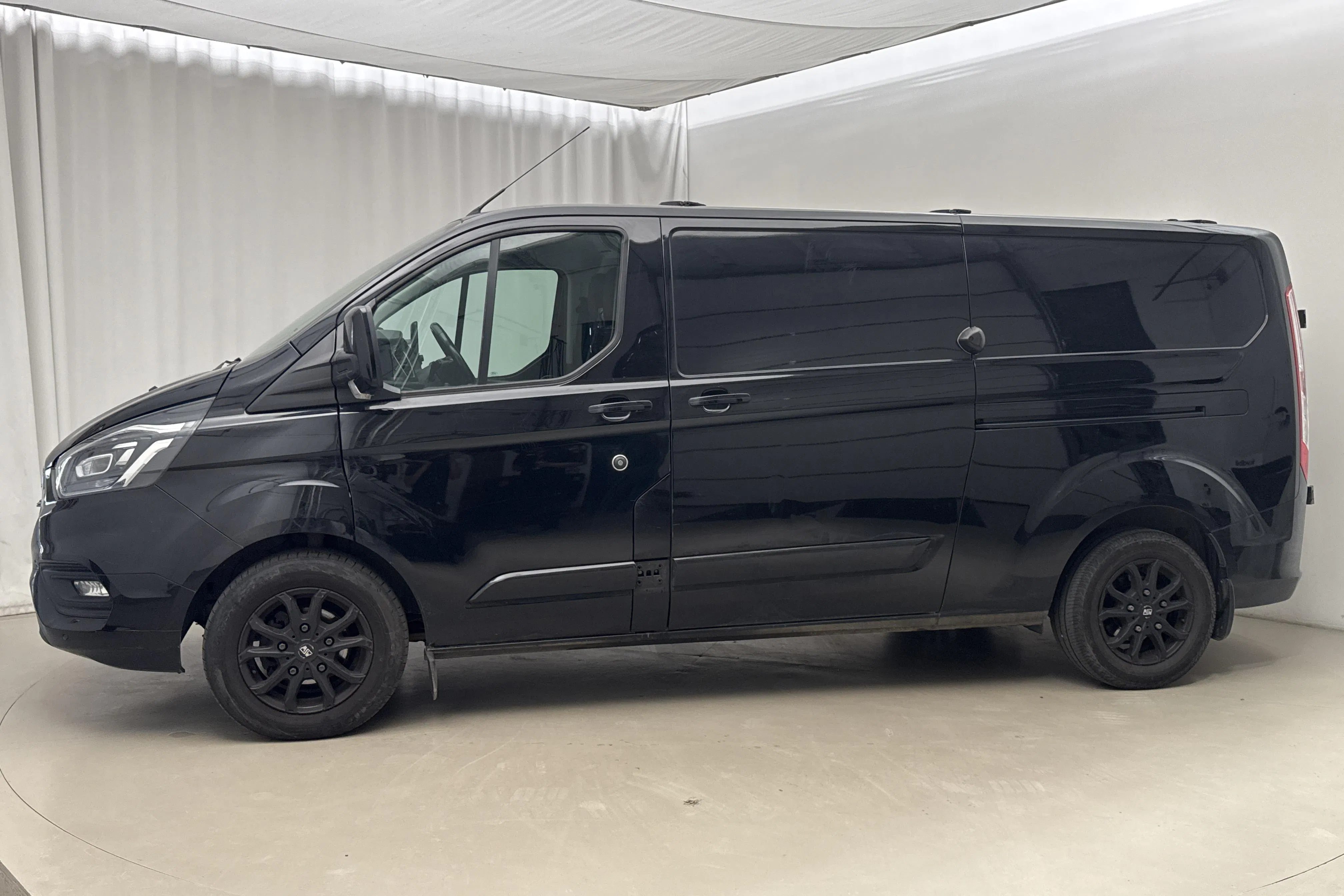 Presentation photo 2 of 16: Ford Transit Custom 300 (130hk) - 143 900 km - Automatic - black - 2019