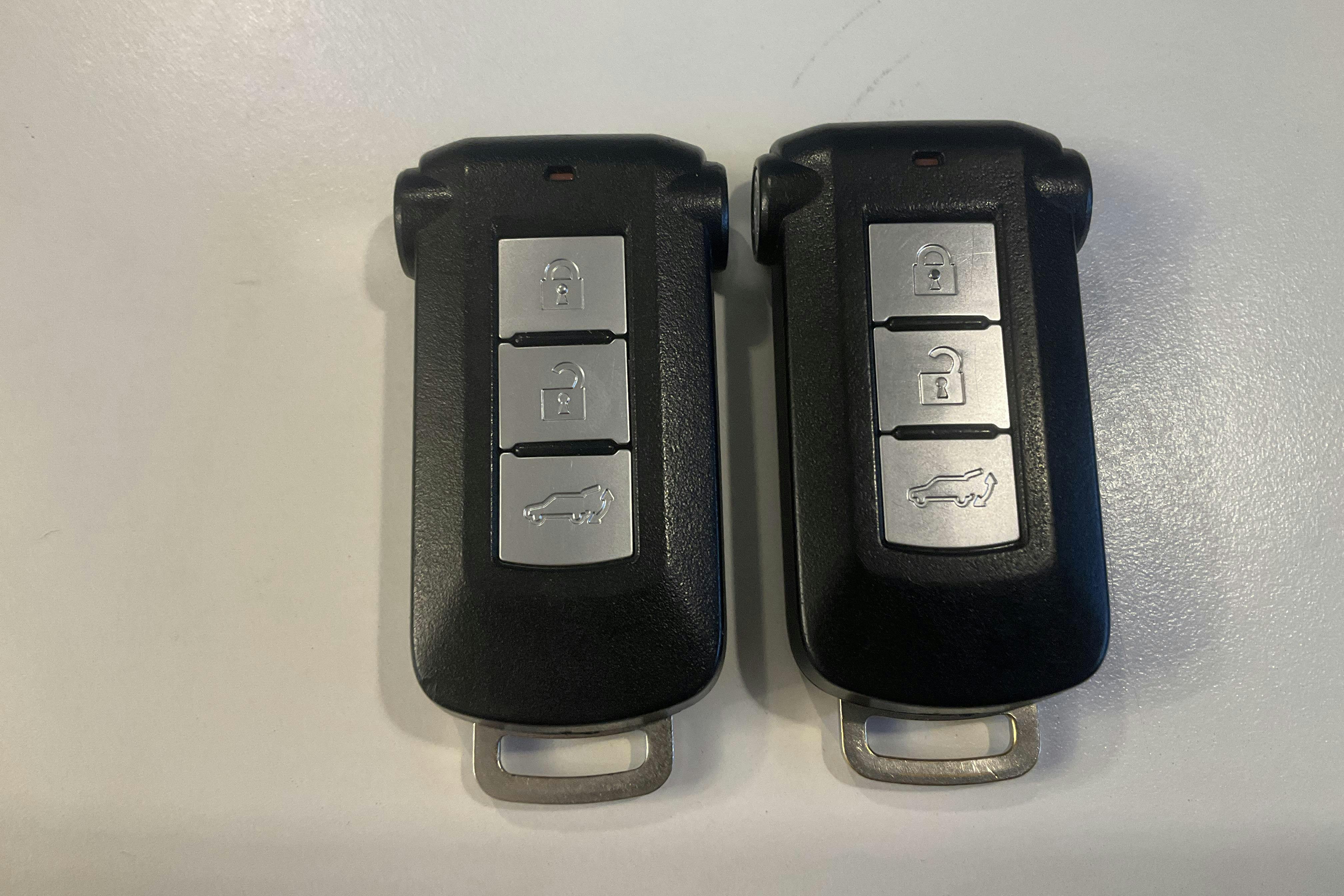 Zdjęcie prezentacyjne 20 z 20: Mitsubishi Outlander 2.4 Plug-in Hybrid 4WD (136hk) - 78 470 km - Automatyczna - czarny - 2020