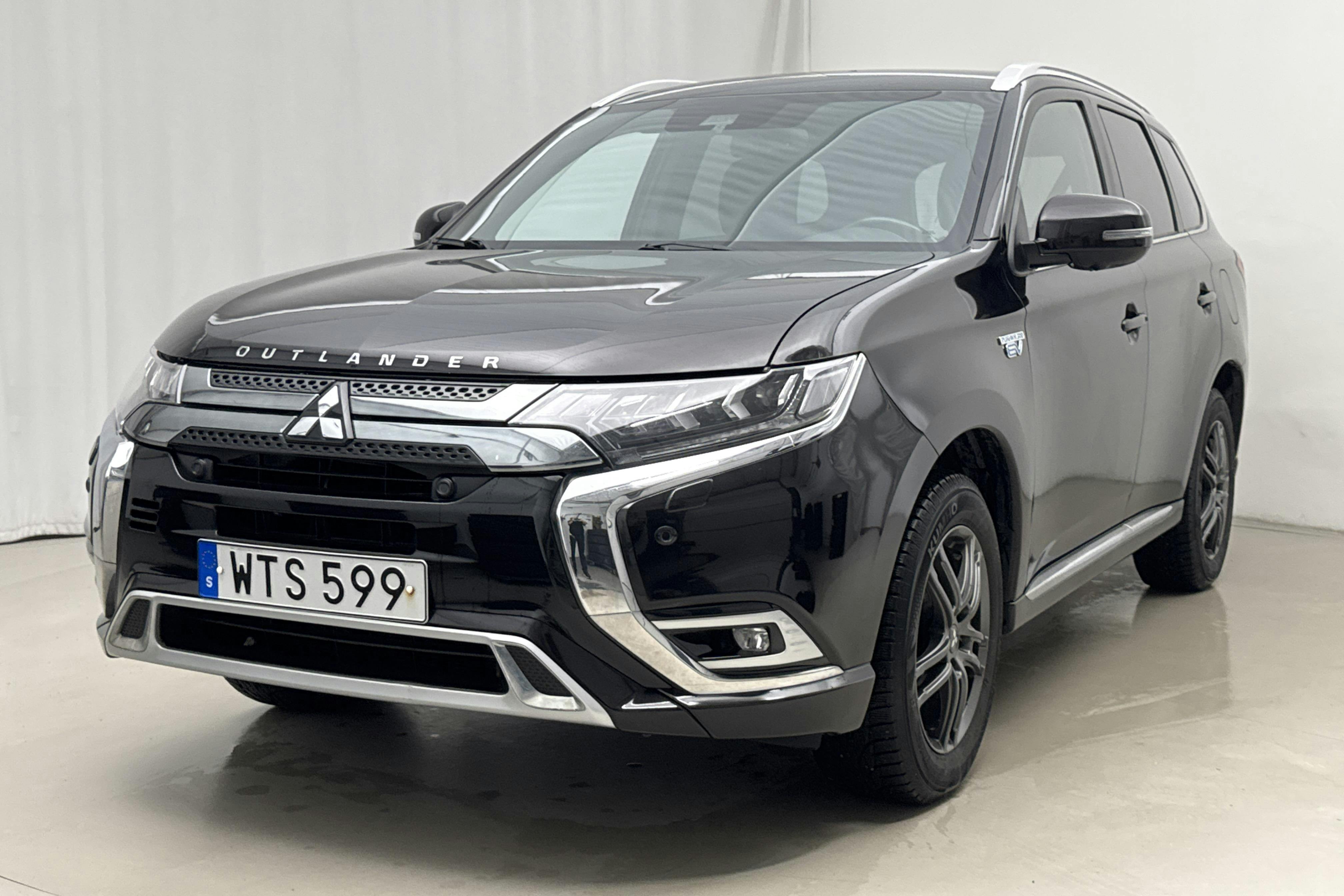 Zdjęcie prezentacyjne 1 z 20: Mitsubishi Outlander 2.4 Plug-in Hybrid 4WD (136hk) - 78 470 km - Automatyczna - czarny - 2020