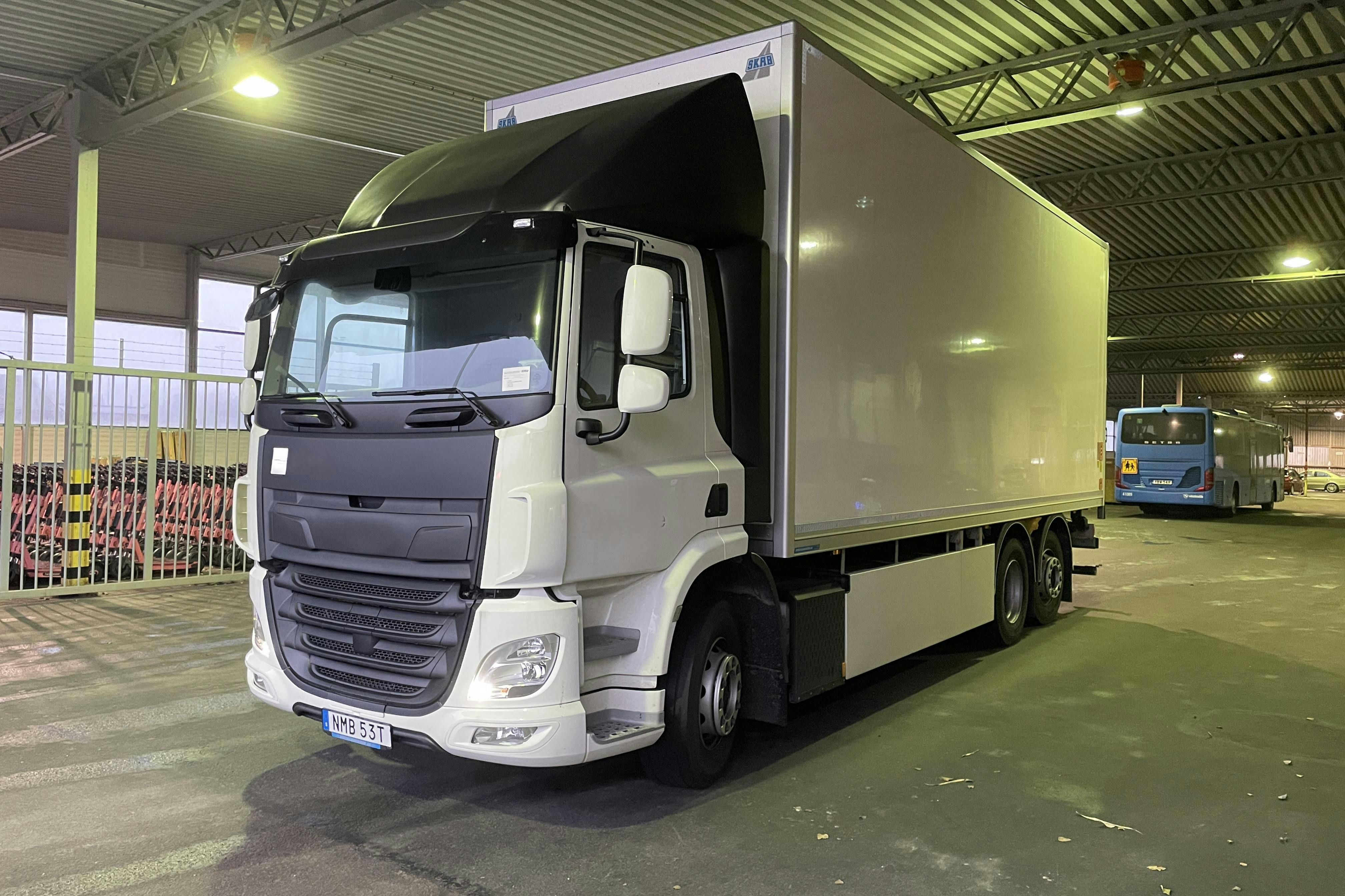 Presentation photo 1 of 83: EMOSS DAF - Elektrisk - 24 823 km - Automatic - white - 2022