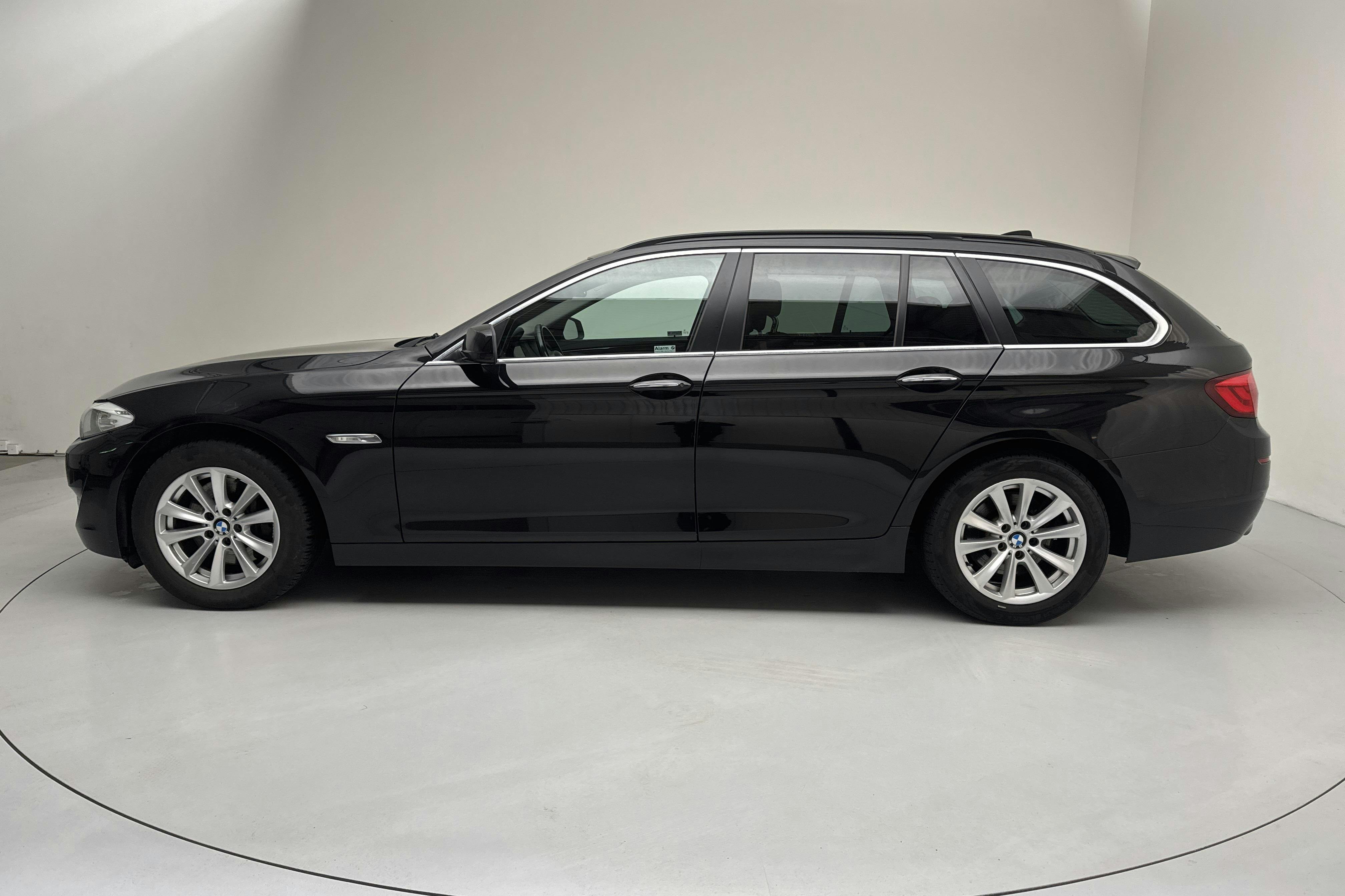 Esitlusfoto 2 aadressil 12: BMW 525d xDrive Touring, F11 (218hk) - 182 550 km - Automaatne - must - 2013
