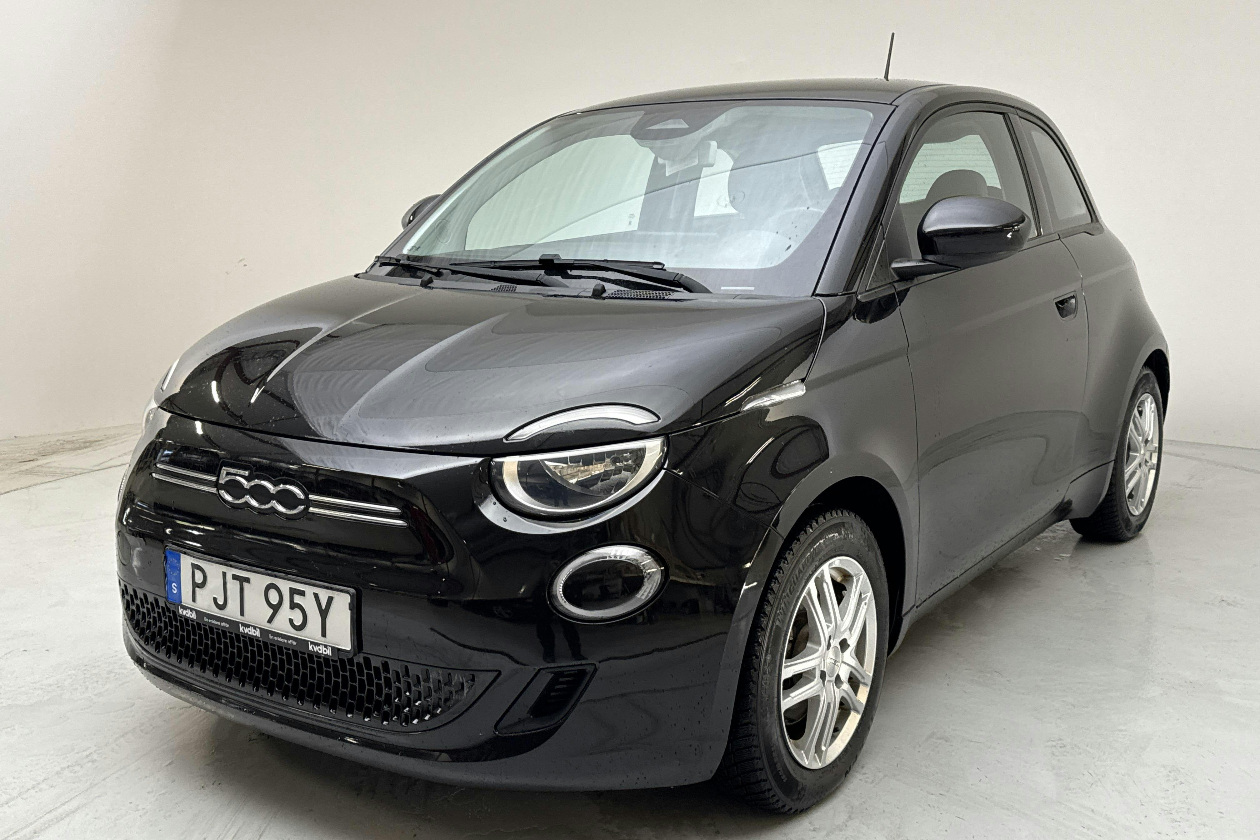Presentationsfoto 1 av 15: Fiat 500e (118hk) - 4 403 mil - Automat - svart - 2021