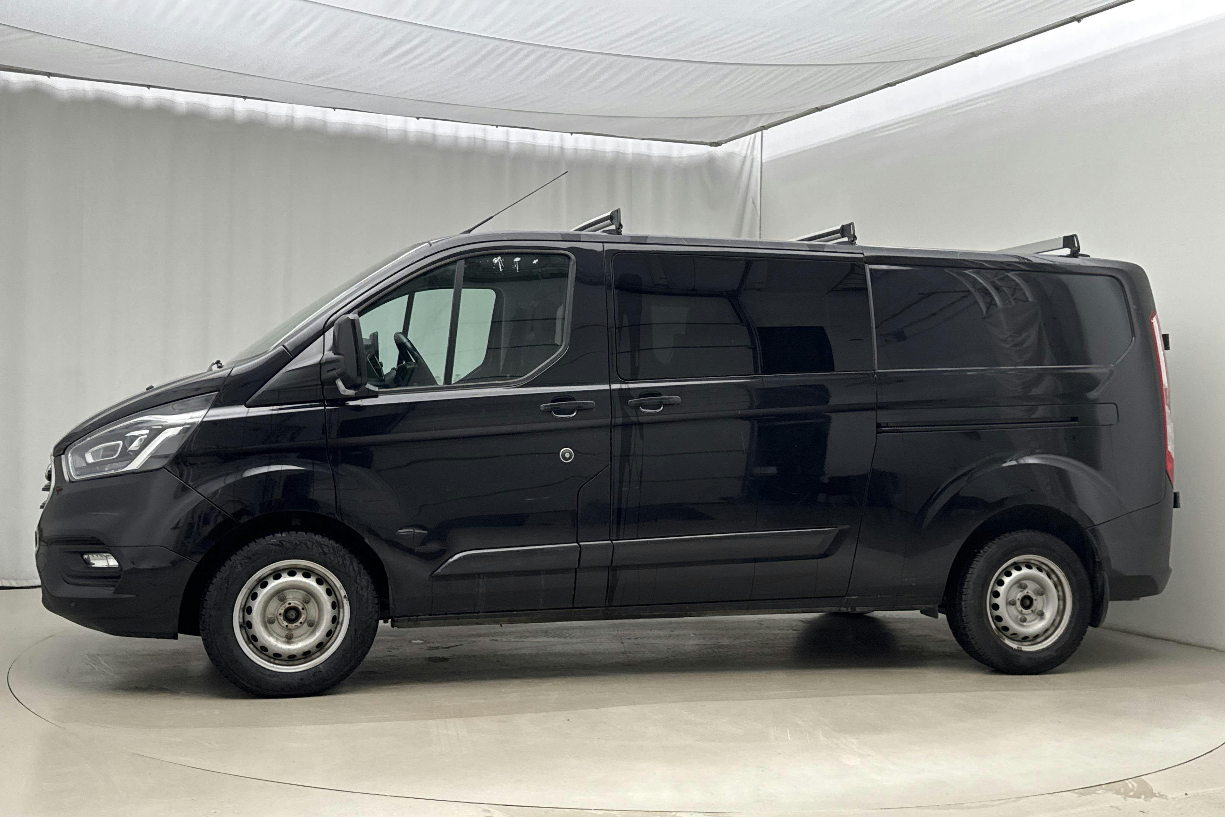 Presentationsfoto 2 av 17: Ford Transit Custom 340 (170hk) - 17 676 mil - Automat - svart - 2020