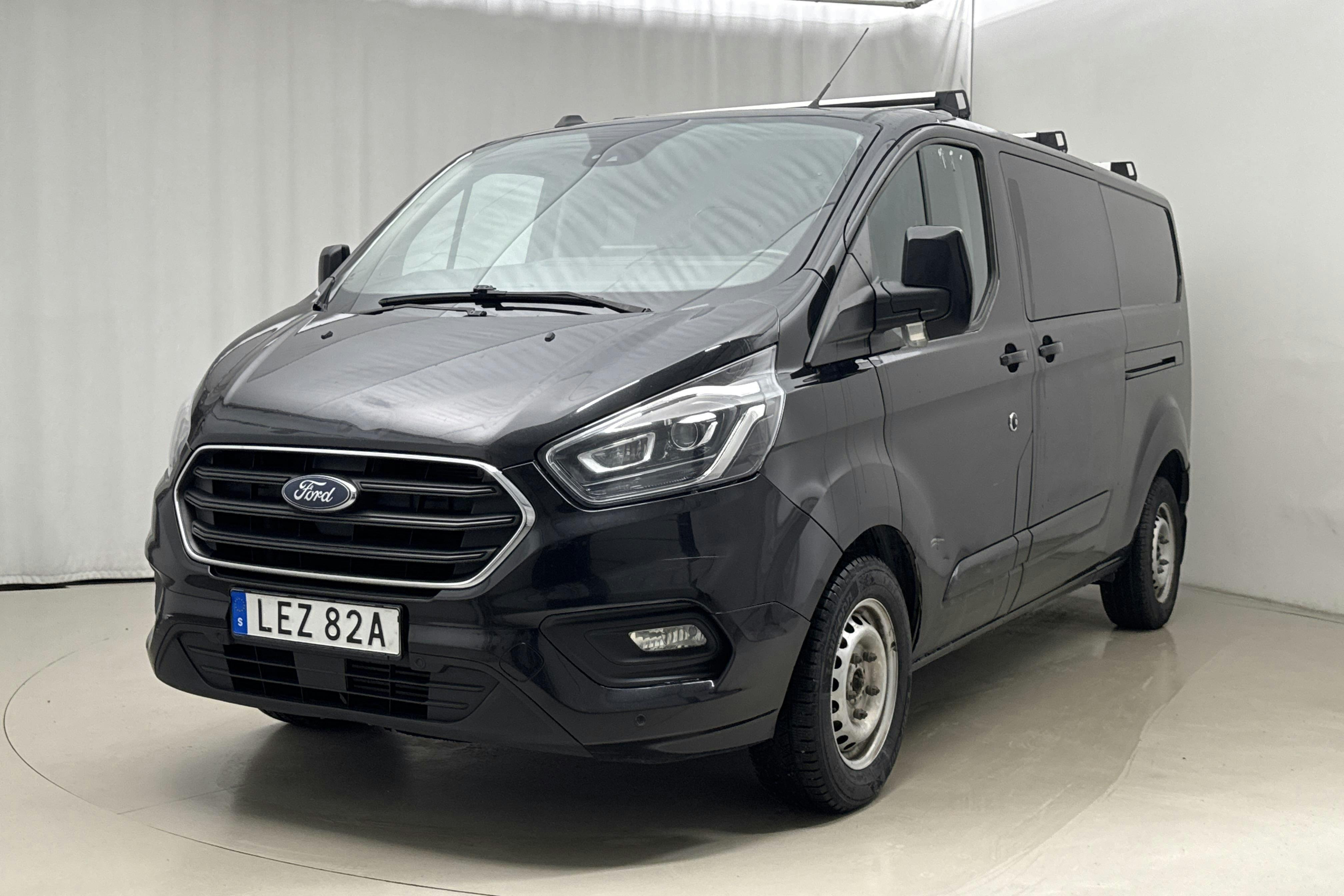 Presentationsfoto 1 av 17: Ford Transit Custom 340 (170hk) - 17 676 mil - Automat - svart - 2020