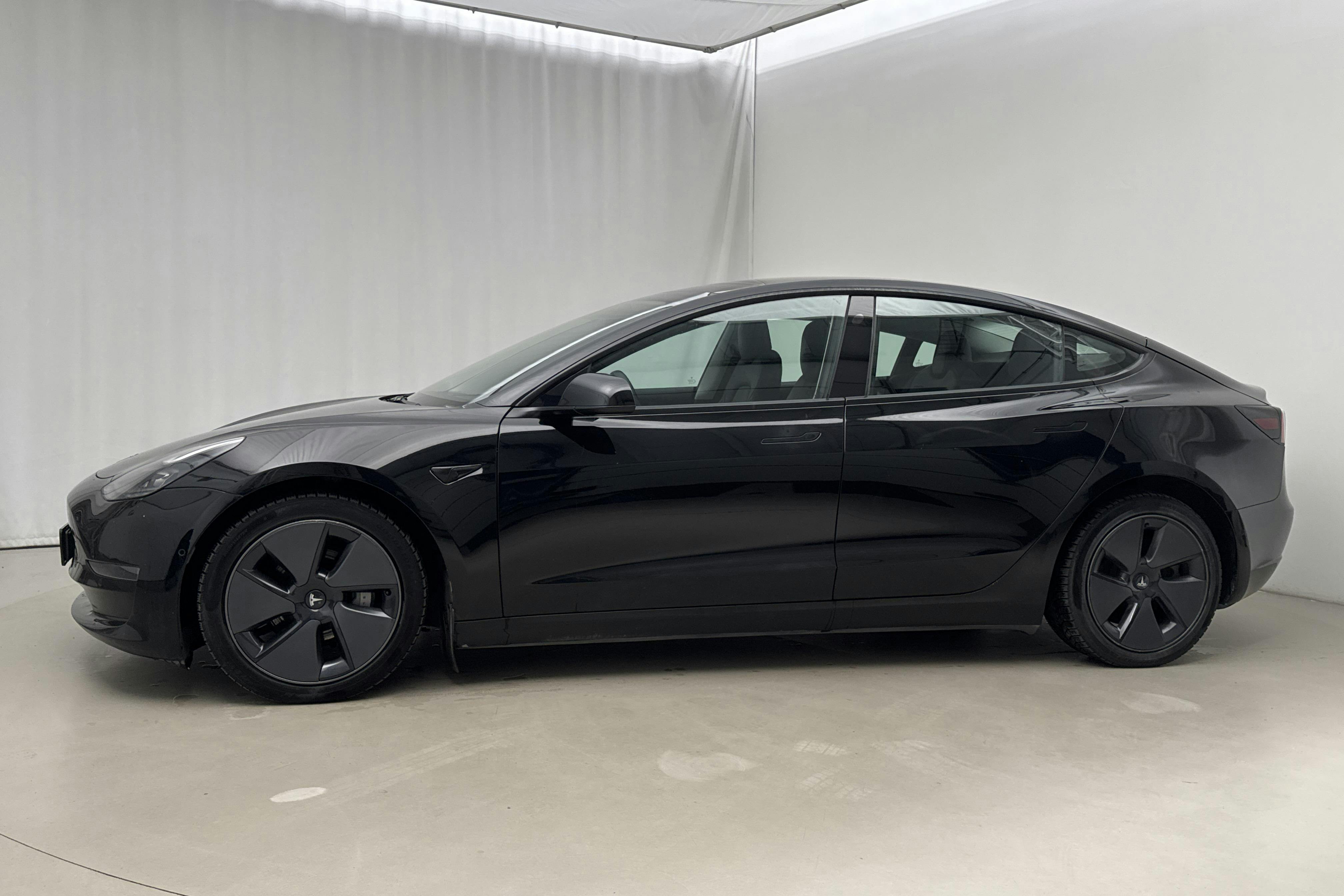 Esittelykuva 2 osoitteesta 20: Tesla Model 3 Long Range Dual Motor AWD - 261 930 km - Automaattinen - musta - 2021