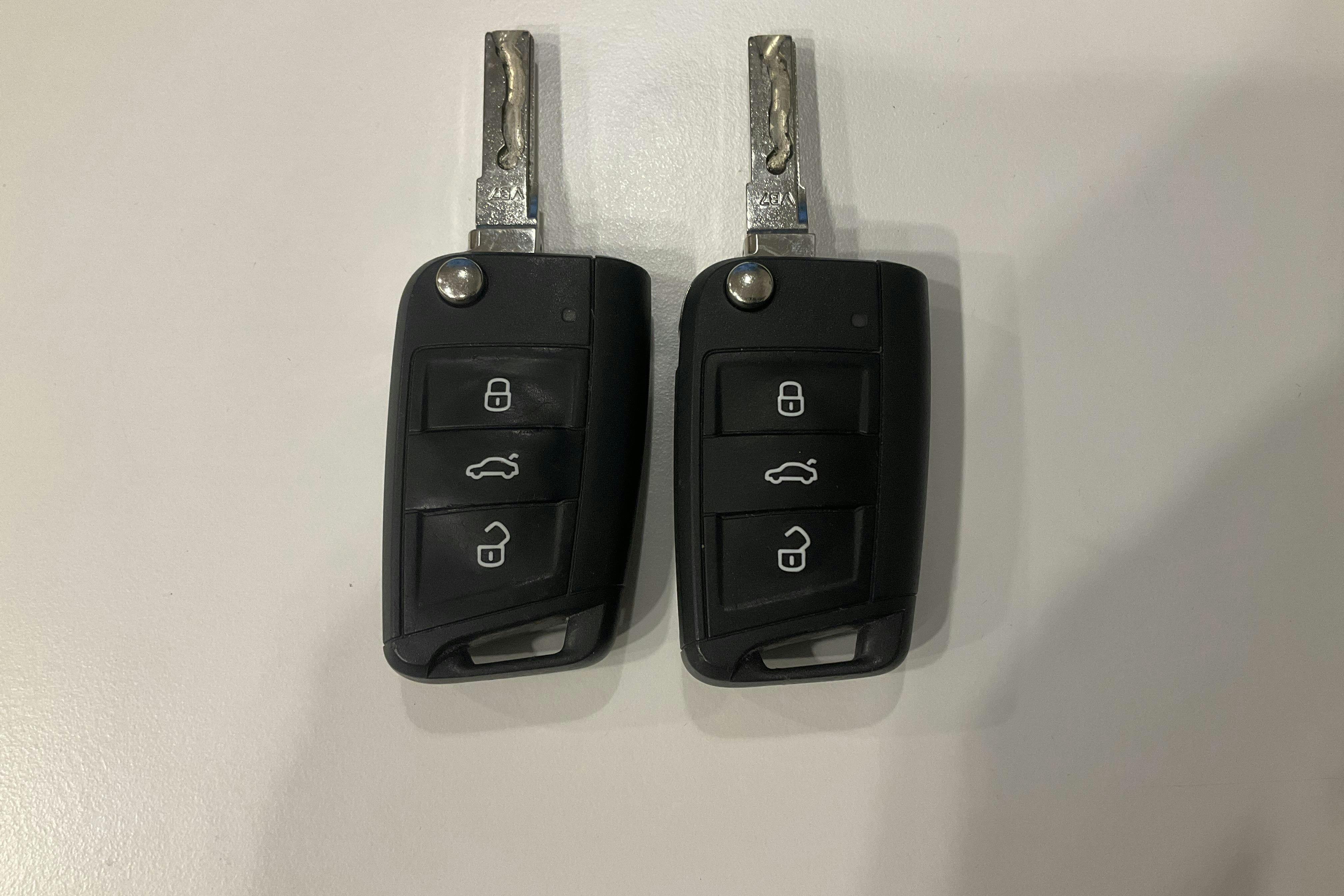 Presentation photo 16 of 16: VW Golf VII 1.5 TGI Sportscombi (130hk) - 81 550 km - Automatic - red - 2019