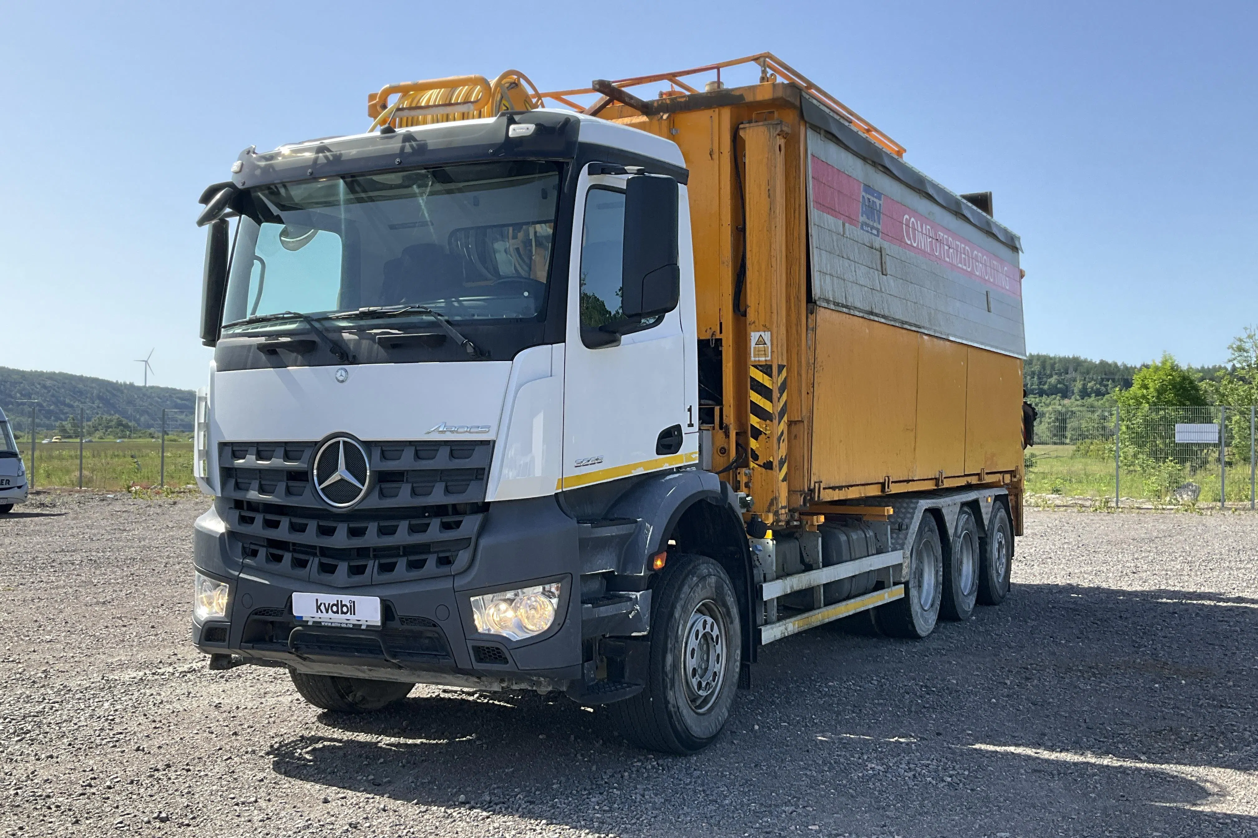 Presentation photo 1 of 68: Mercedes AROCS 3235 8x4 - 4 315 km - Automatic - 2019