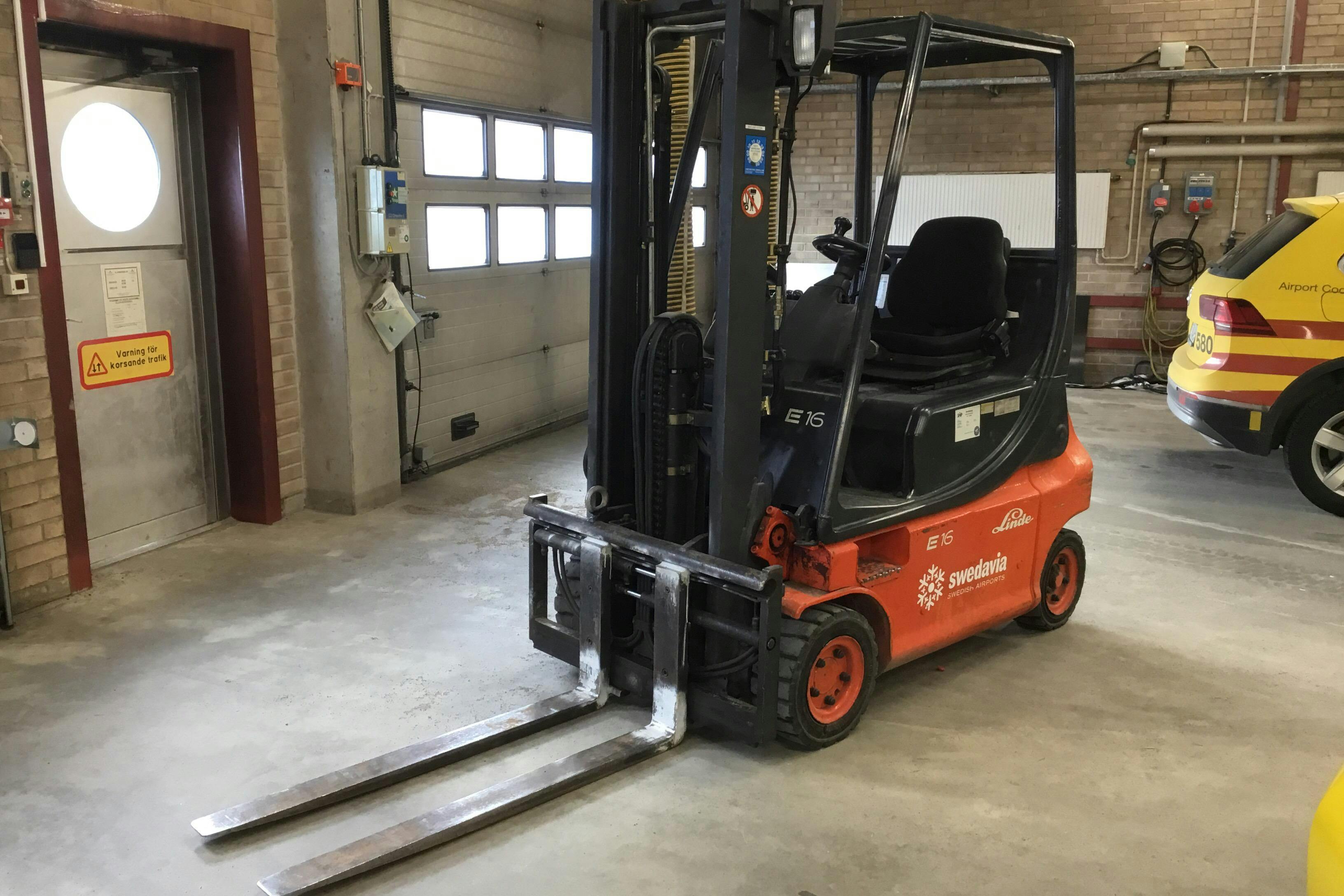 Presentationsfoto 1 av 25: Linde E16P Motviktstruck -  - Automat - 1997