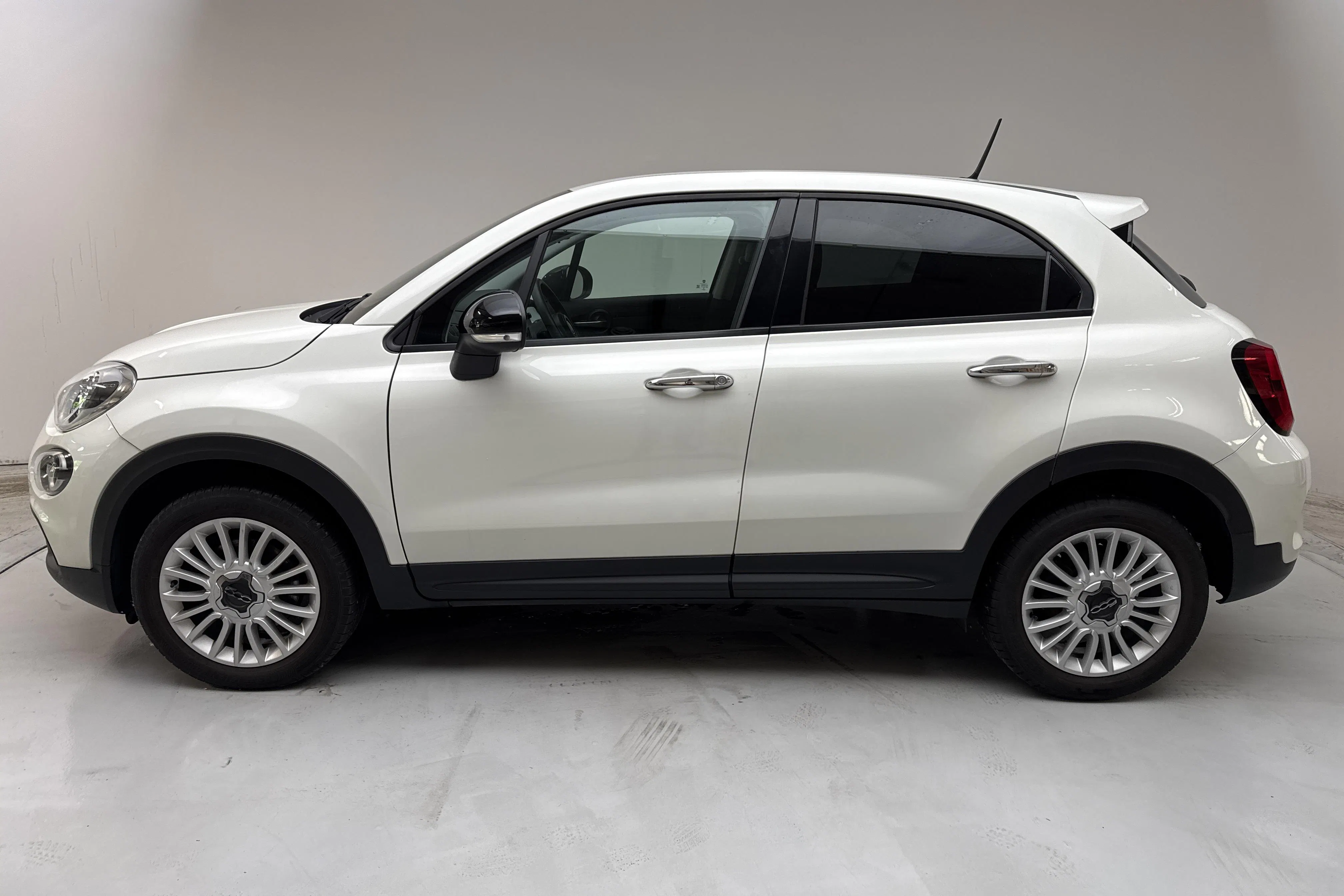 Presentation photo 2 of 12: Fiat 500X 1.6 E-torq (110hk) - 59 970 km - Manual - white - 2019