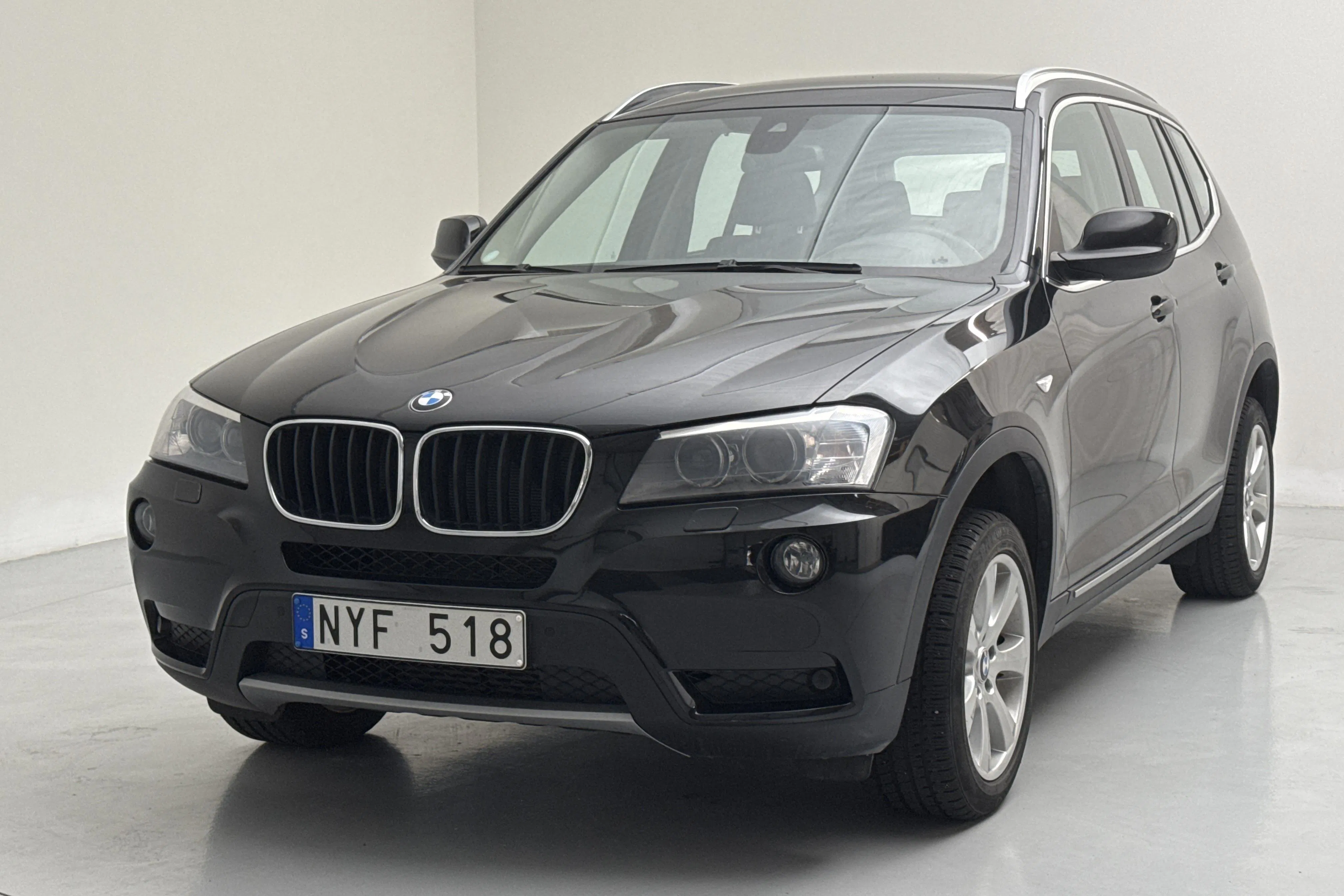 Presentation photo 1 of 15: BMW X3 xDrive20d, F25 (184hk) - 24 800 km - Manual - black - 2014
