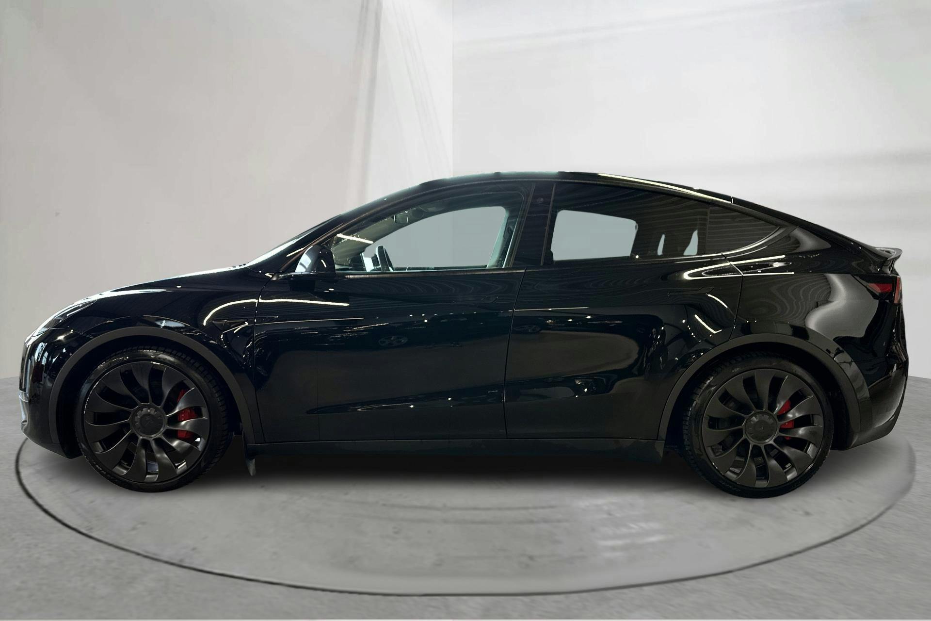 Presentationsfoto 2 av 21: Tesla Model Y Performance Dual Motor AWD - 7 020 mil - Automat - svart - 2023