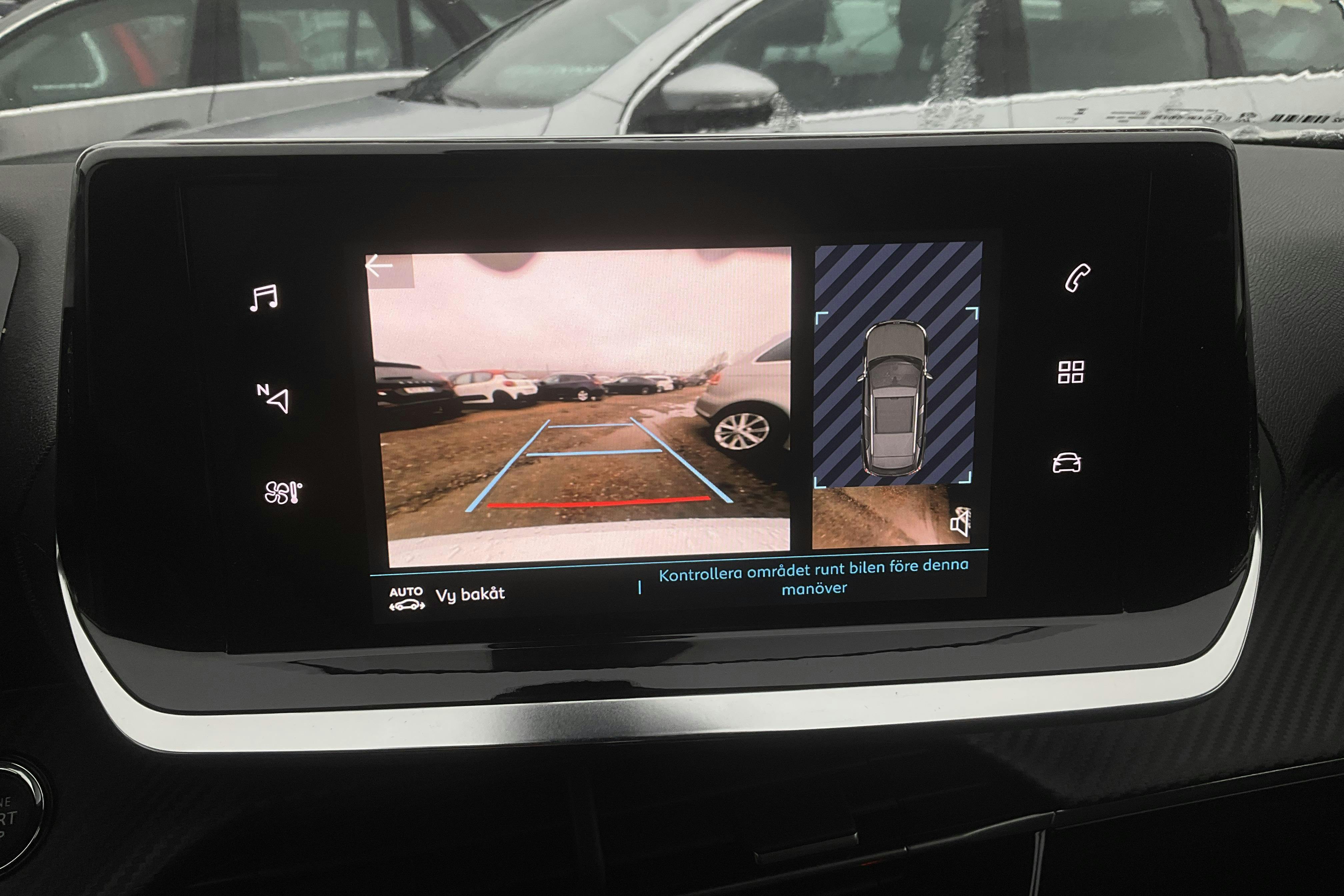 Presentationsfoto 15 av 15: Peugeot e-2008 50 kWh (136hk) - 8 246 mil - Automat - vit - 2022