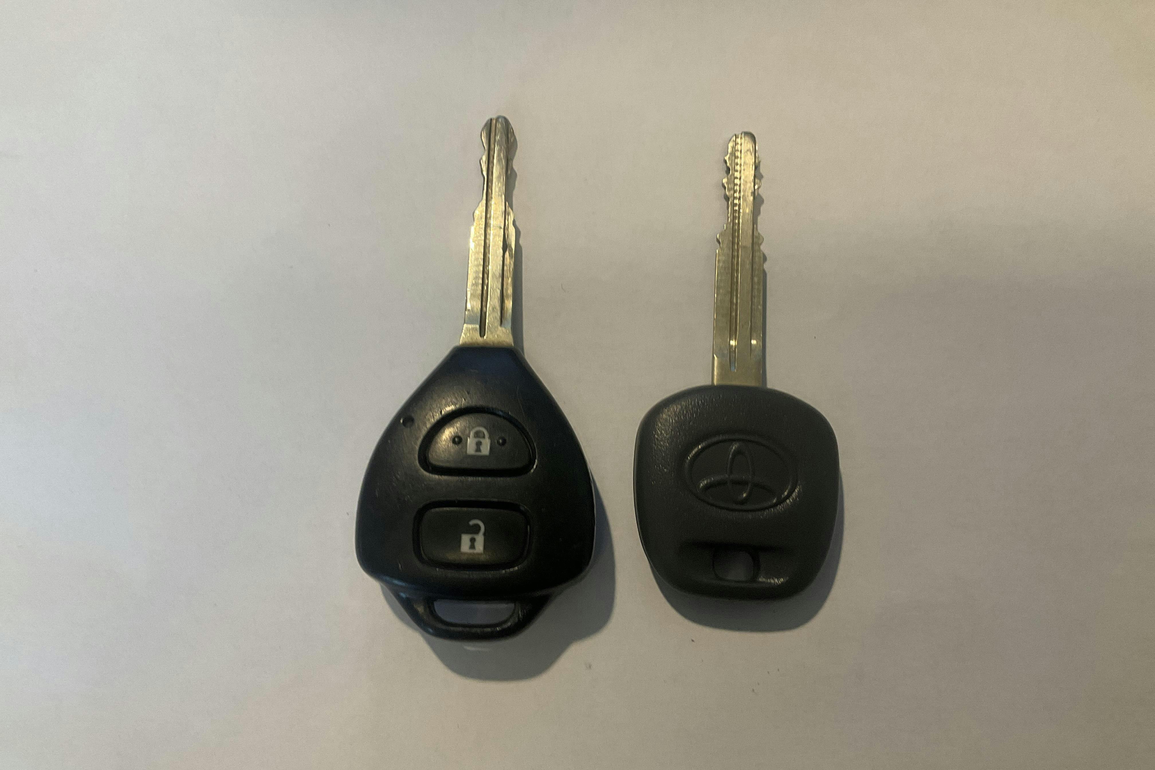 Presentation photo 10 of 10: Toyota Hilux 2.5 D-4D 4WD (144hk) - 164 410 km - Manual - white - 2012