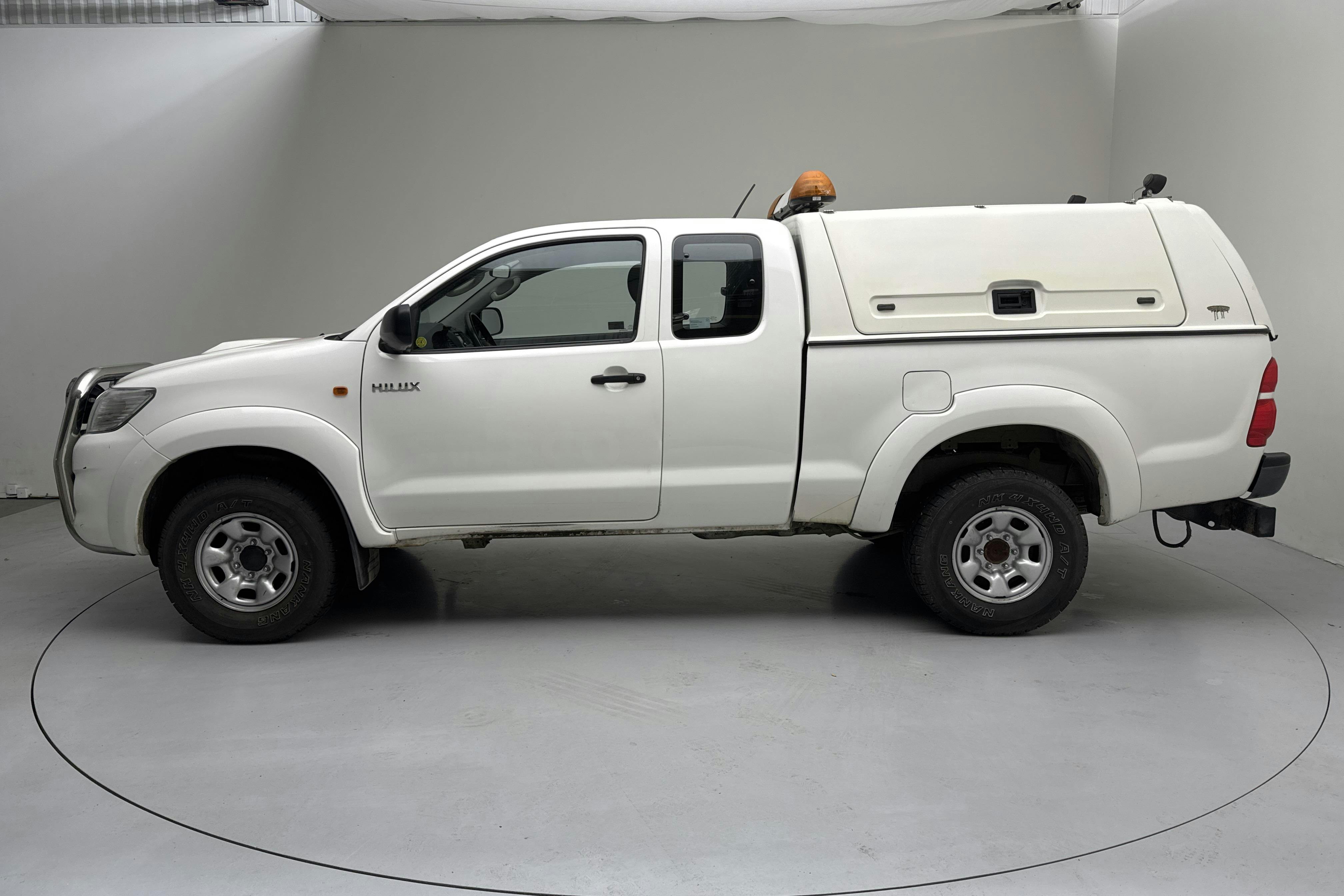 Presentation photo 2 of 10: Toyota Hilux 2.5 D-4D 4WD (144hk) - 164 410 km - Manual - white - 2012