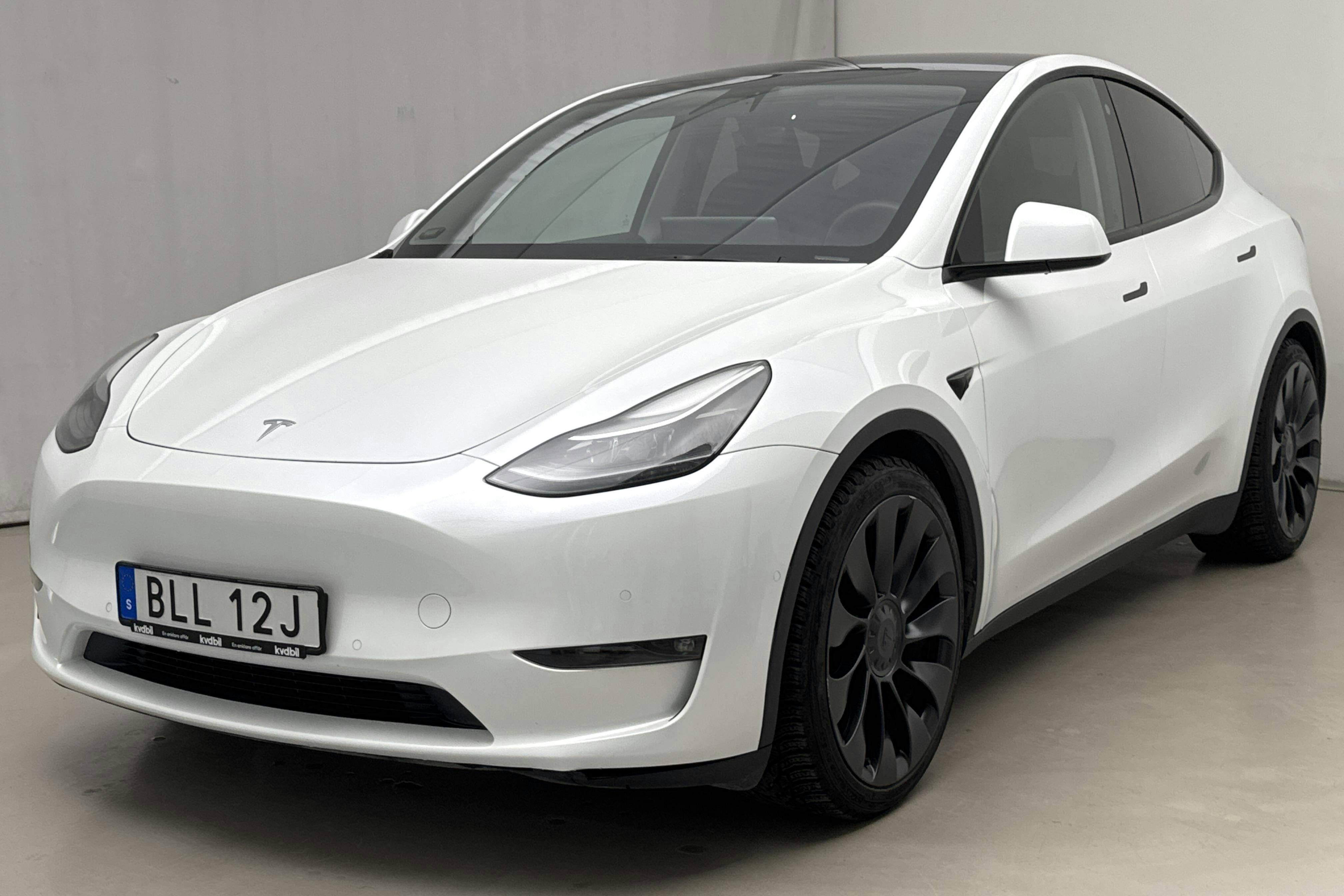 Presentationsfoto 1 av 22: Tesla Model Y Performance Dual Motor AWD - 4 679 mil - Automat - vit - 2022
