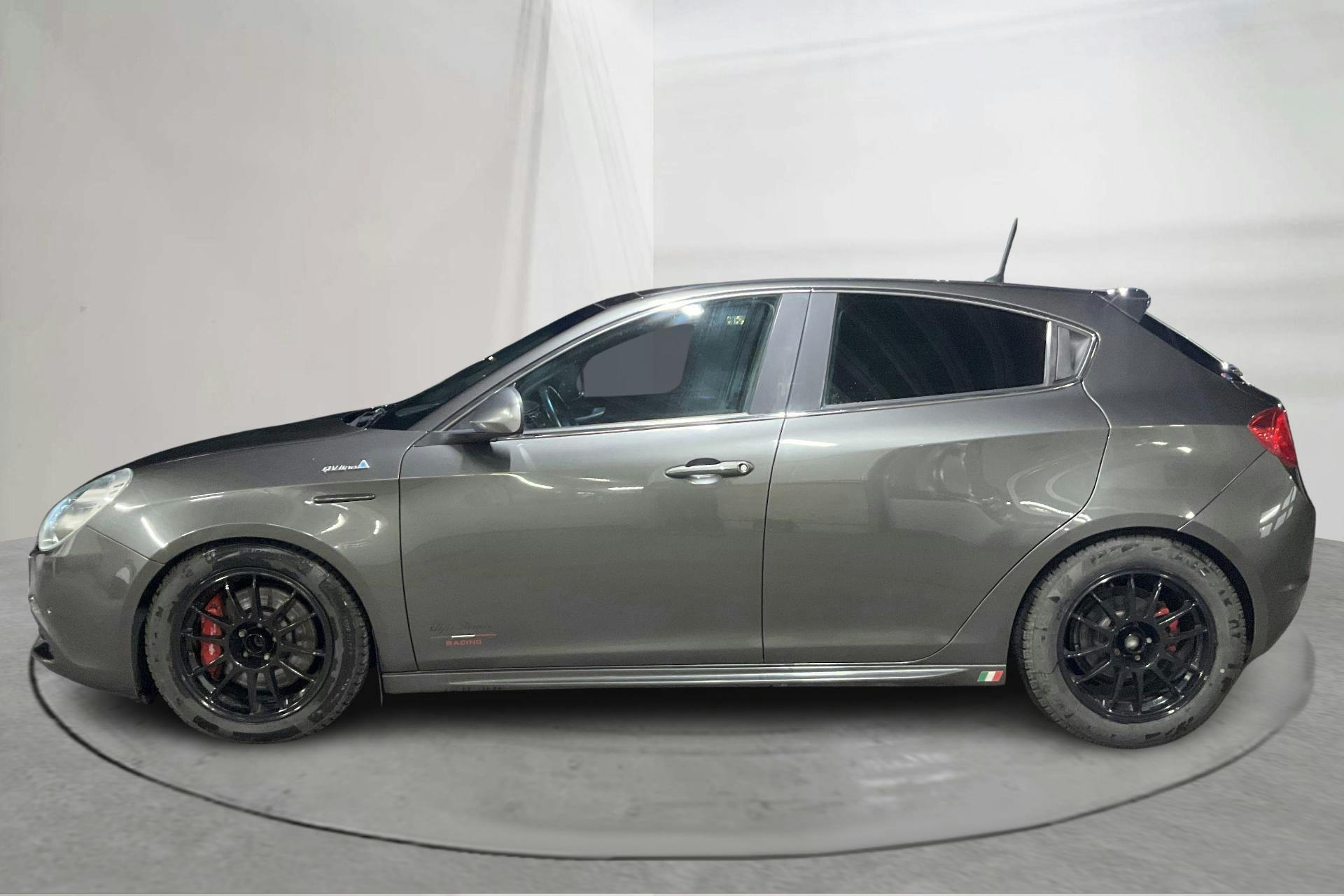 Presentation photo 2 of 14: Alfa Romeo Giulietta 2.0 JTDm (175hk) - 173 510 km - Automatic - gray - 2015