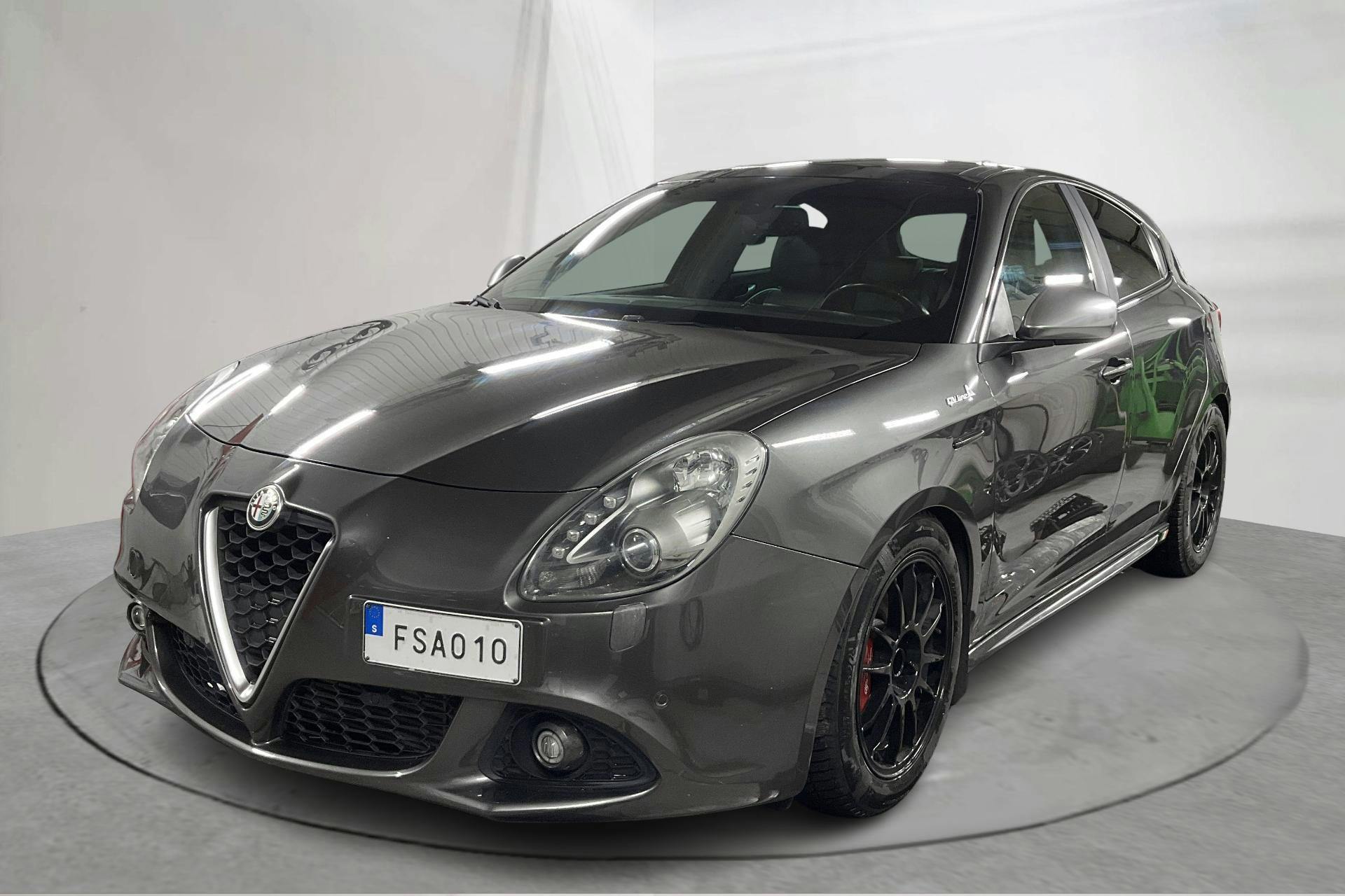 Presentation photo 1 of 14: Alfa Romeo Giulietta 2.0 JTDm (175hk) - 173 510 km - Automatic - gray - 2015