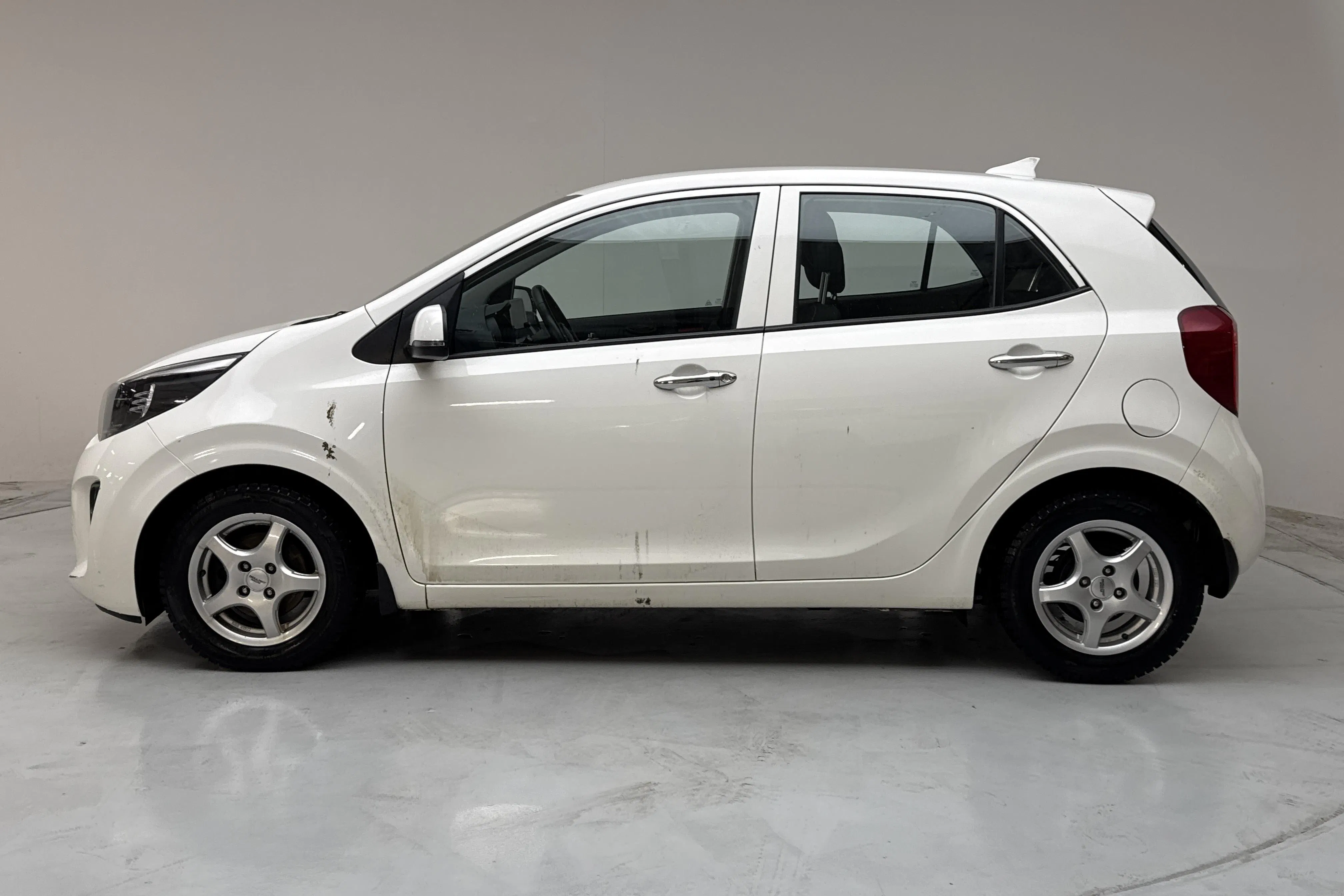 Presentationsfoto 2 av 13: KIA Picanto 1.0 5dr (69hk) - 7 352 mil - Automat - vit - 2023