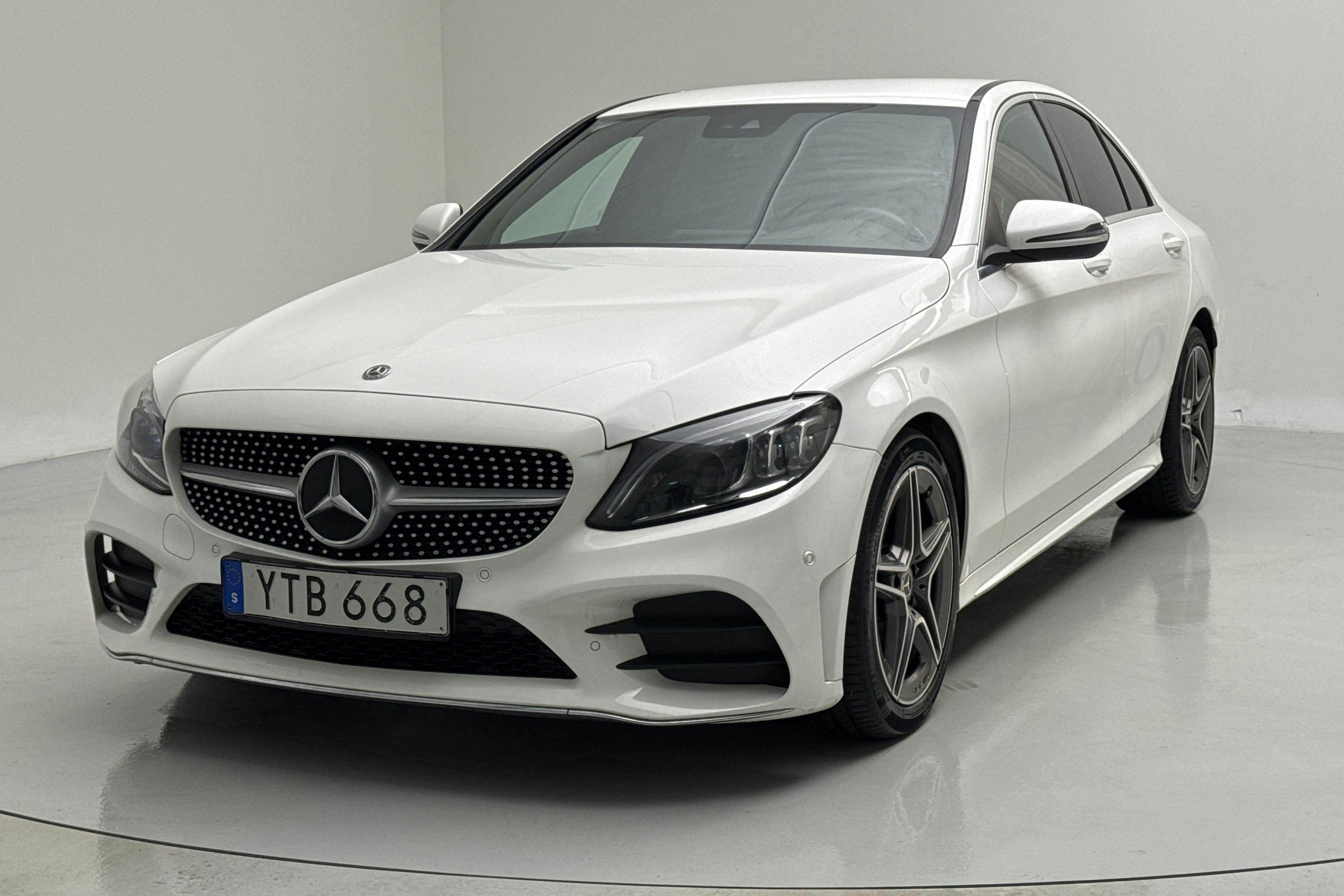 Presentation photo 1 of 15: Mercedes C 200 d W205 (150hk) - 149 400 km - Automatic - white - 2019