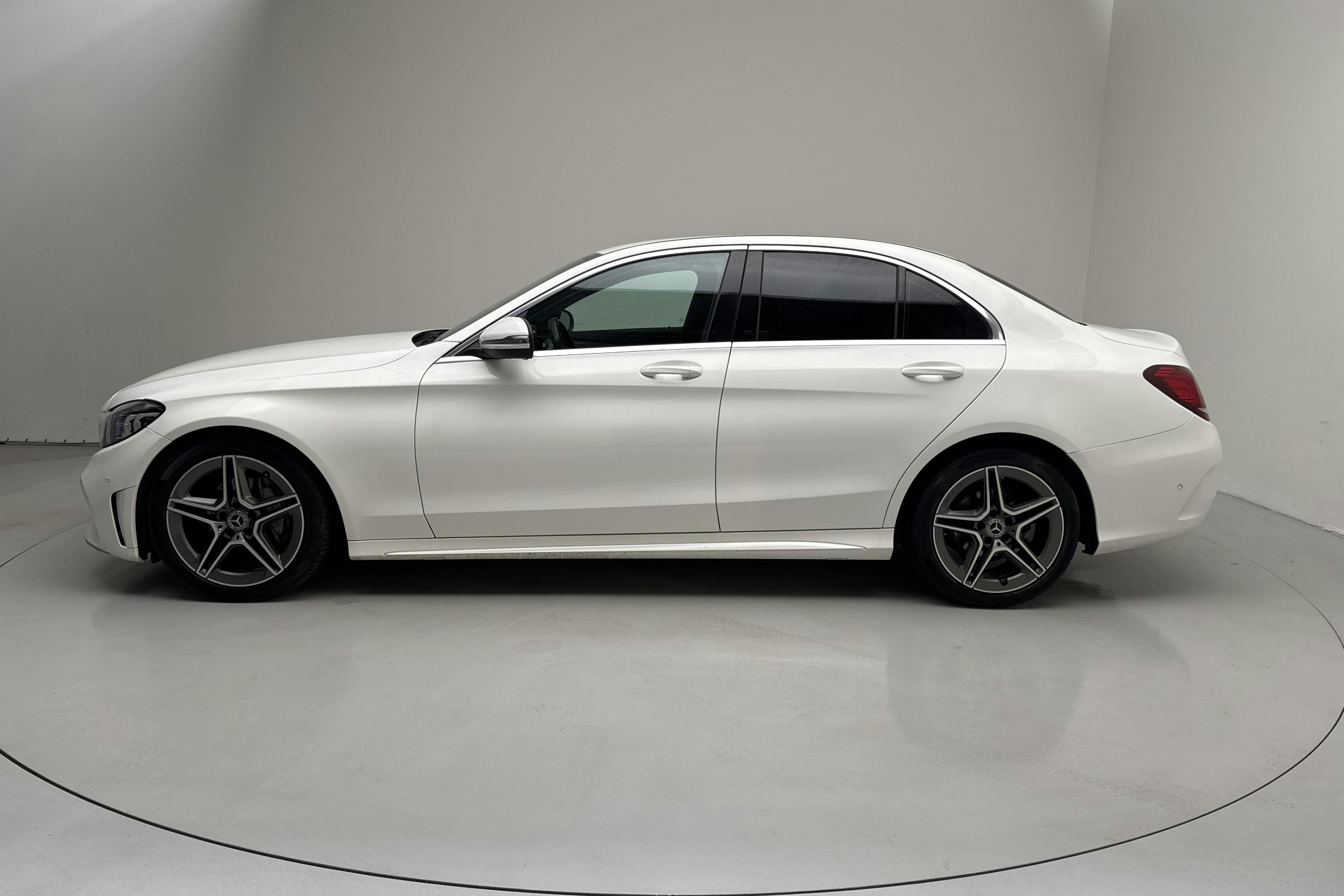 Presentation photo 2 of 15: Mercedes C 200 d W205 (150hk) - 149 400 km - Automatic - white - 2019