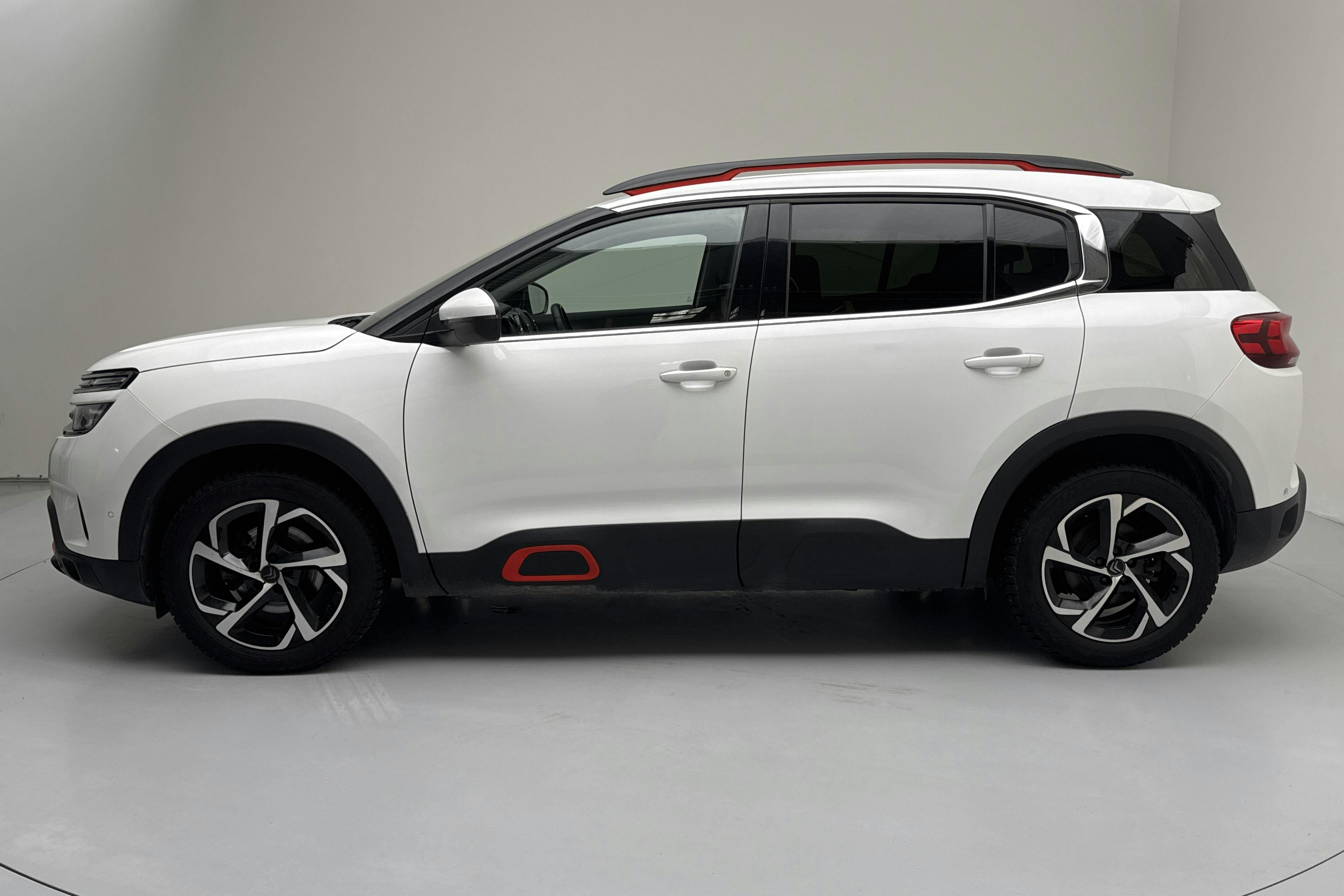 Presentation photo 2 of 15: Citroën C5 Aircross PureTech (180hk) - 60 350 km - Automatic - white - 2020