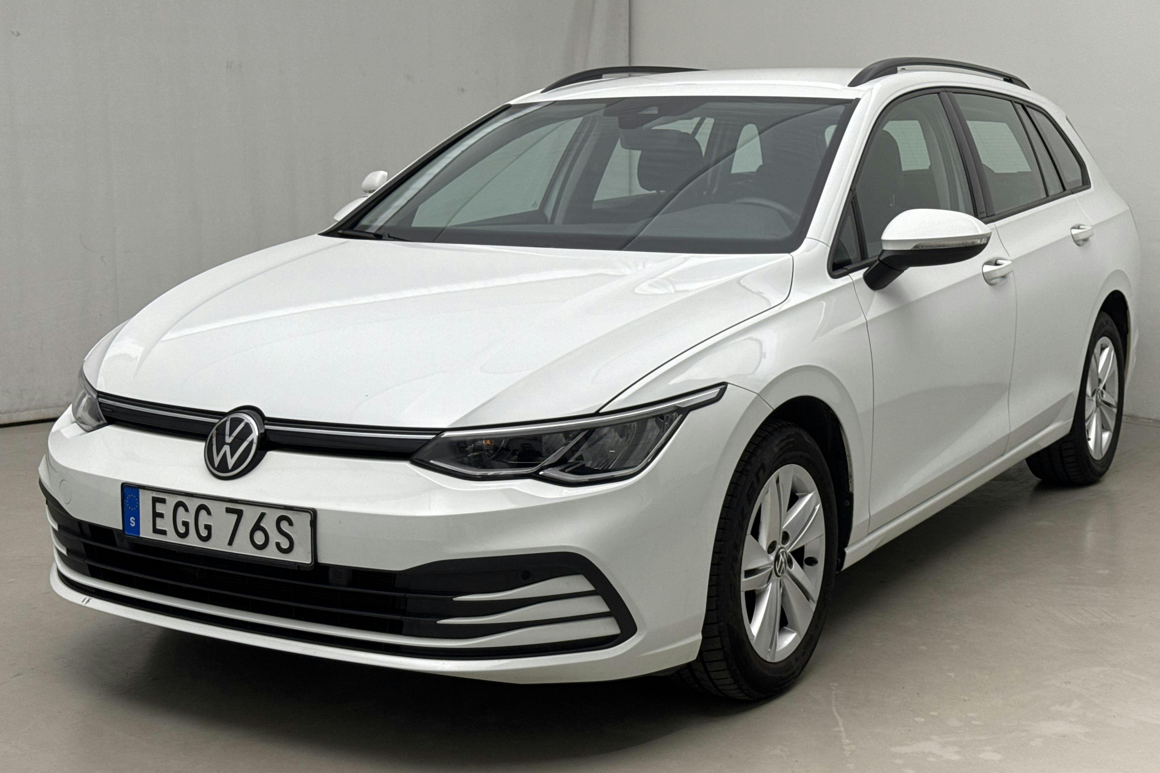 VW Golf VIII 1.5 TSI Sportscombi (150hk) - 35 140 km - Manual - white - 2022