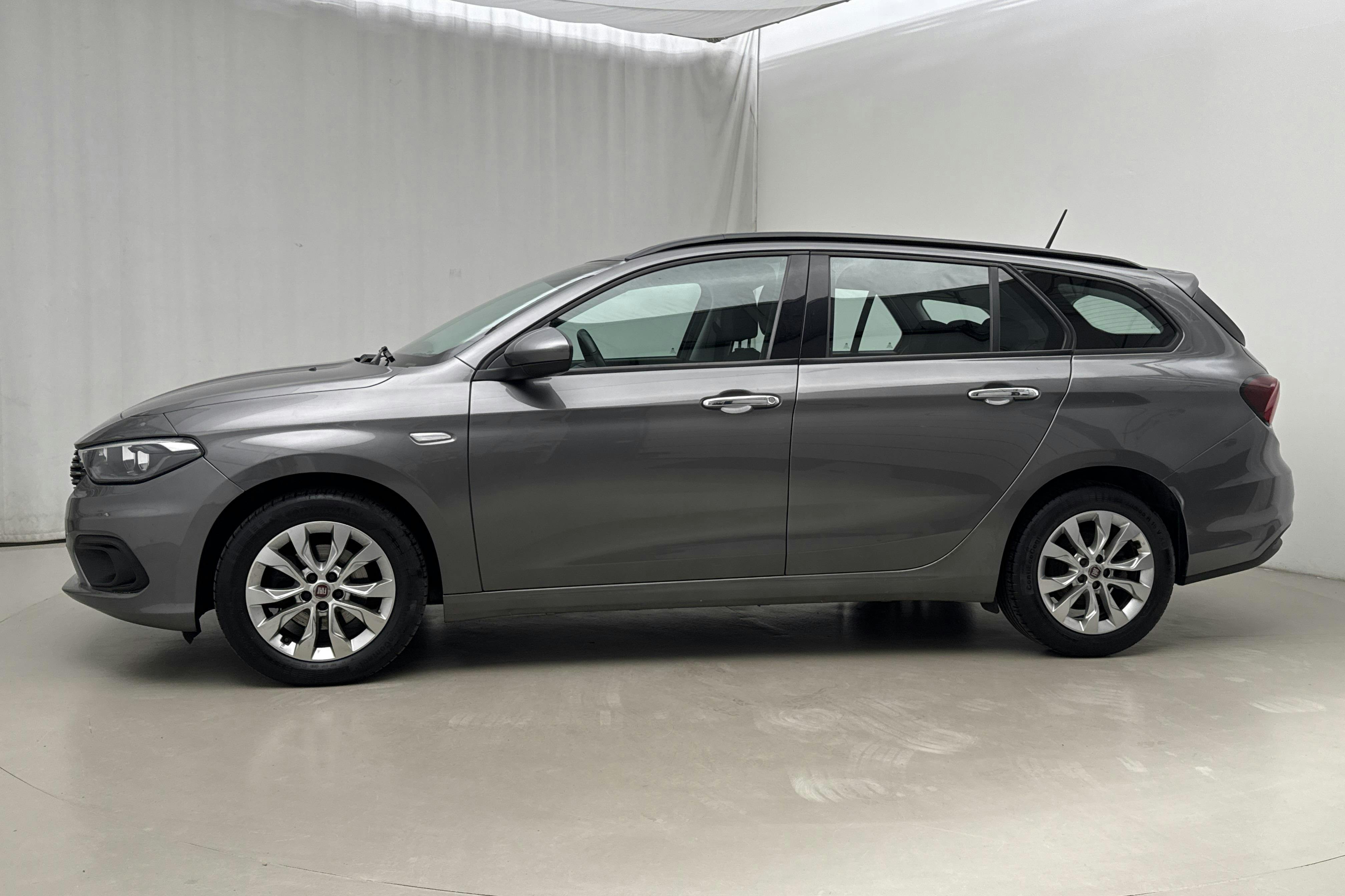 Presentationsfoto 2 av 16: Fiat Tipo 1.4 Kombi (120hk) - 5 870 mil - Manuell - grå - 2018