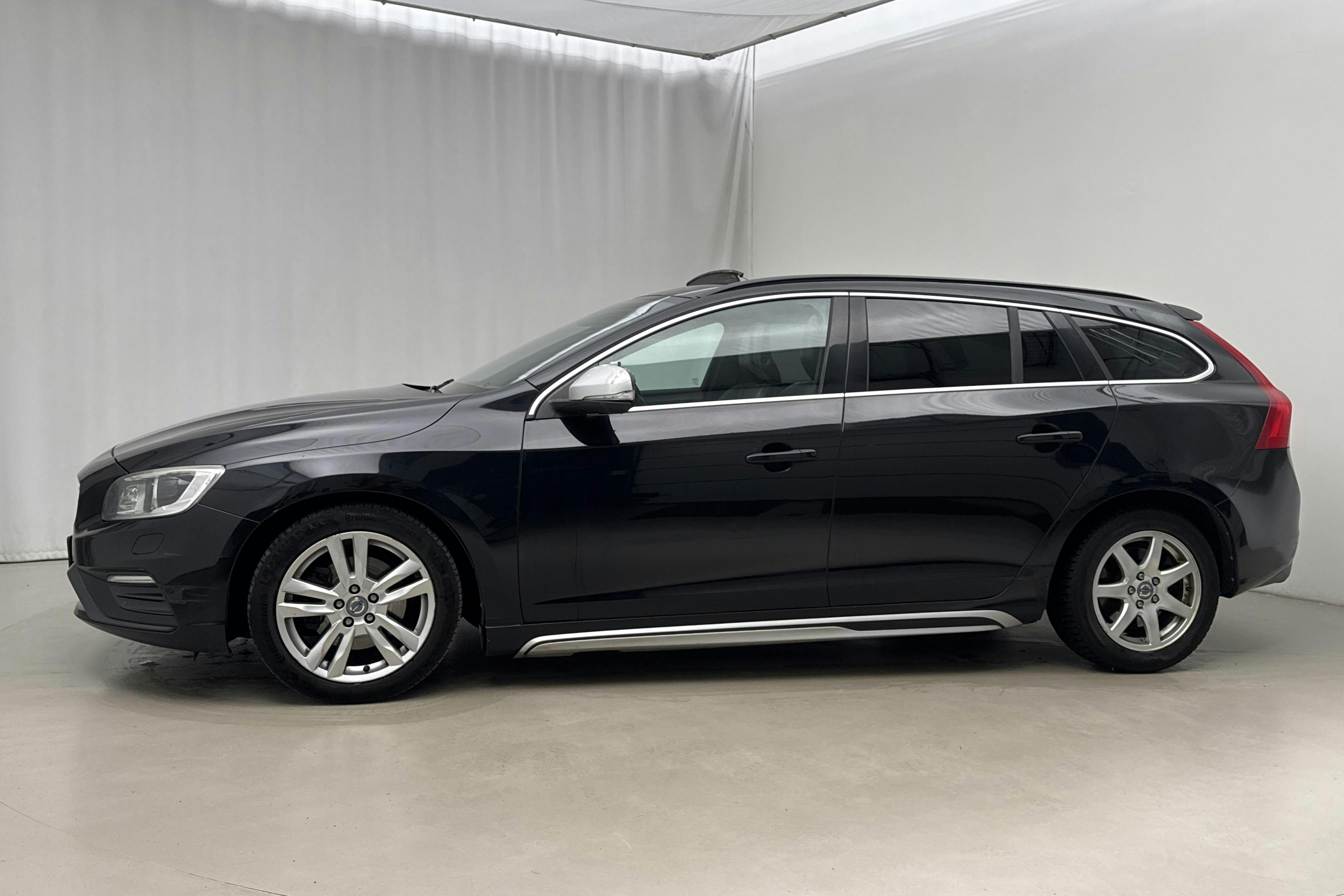 Presentation photo 2 of 19: Volvo V60 D3 (136hk) - 158 280 km - Manual - black - 2014