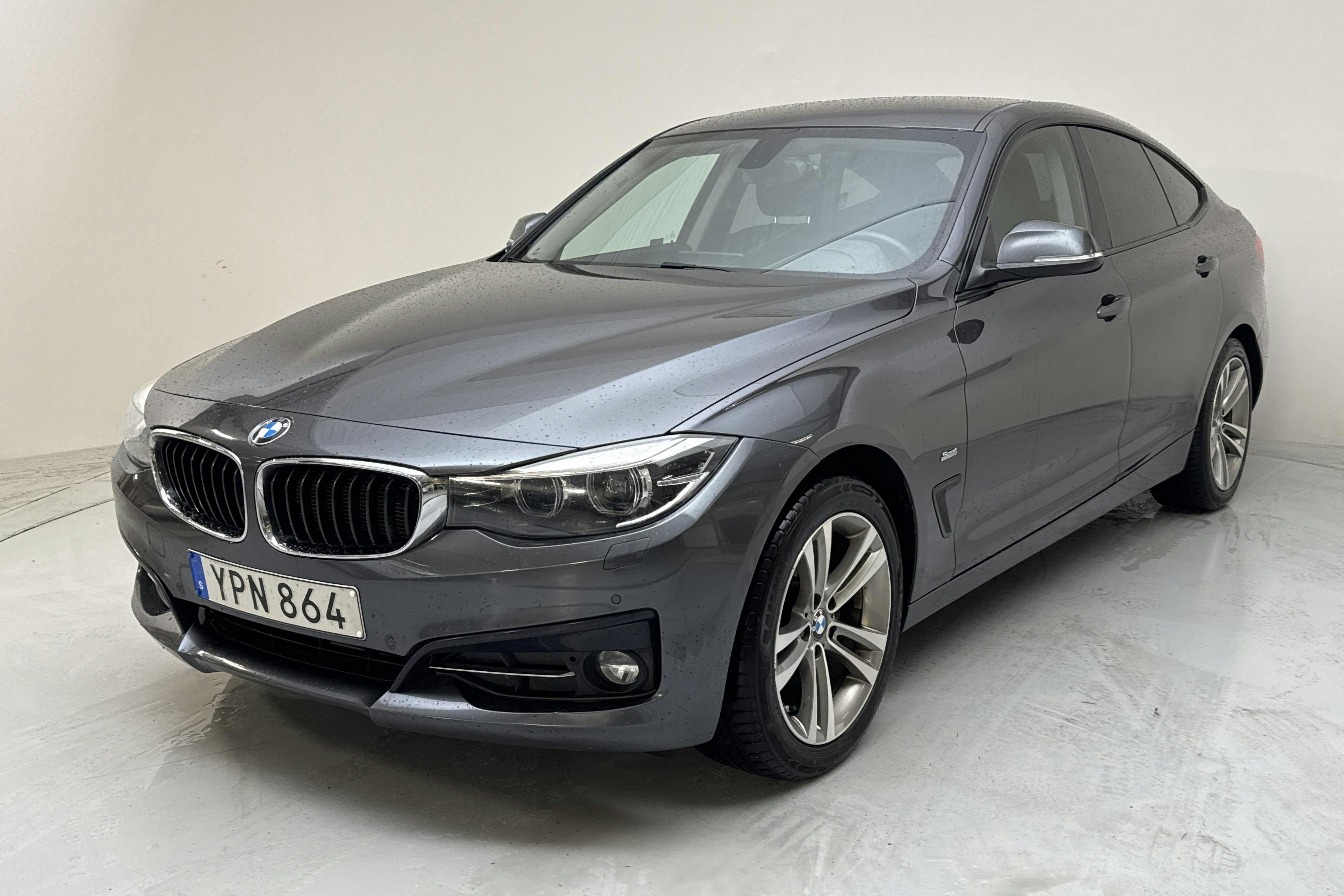 Presentationsfoto 1 av 14: BMW 320d GT xDrive, F34 (190hk) - 12 632 mil - Automat - grå - 2018