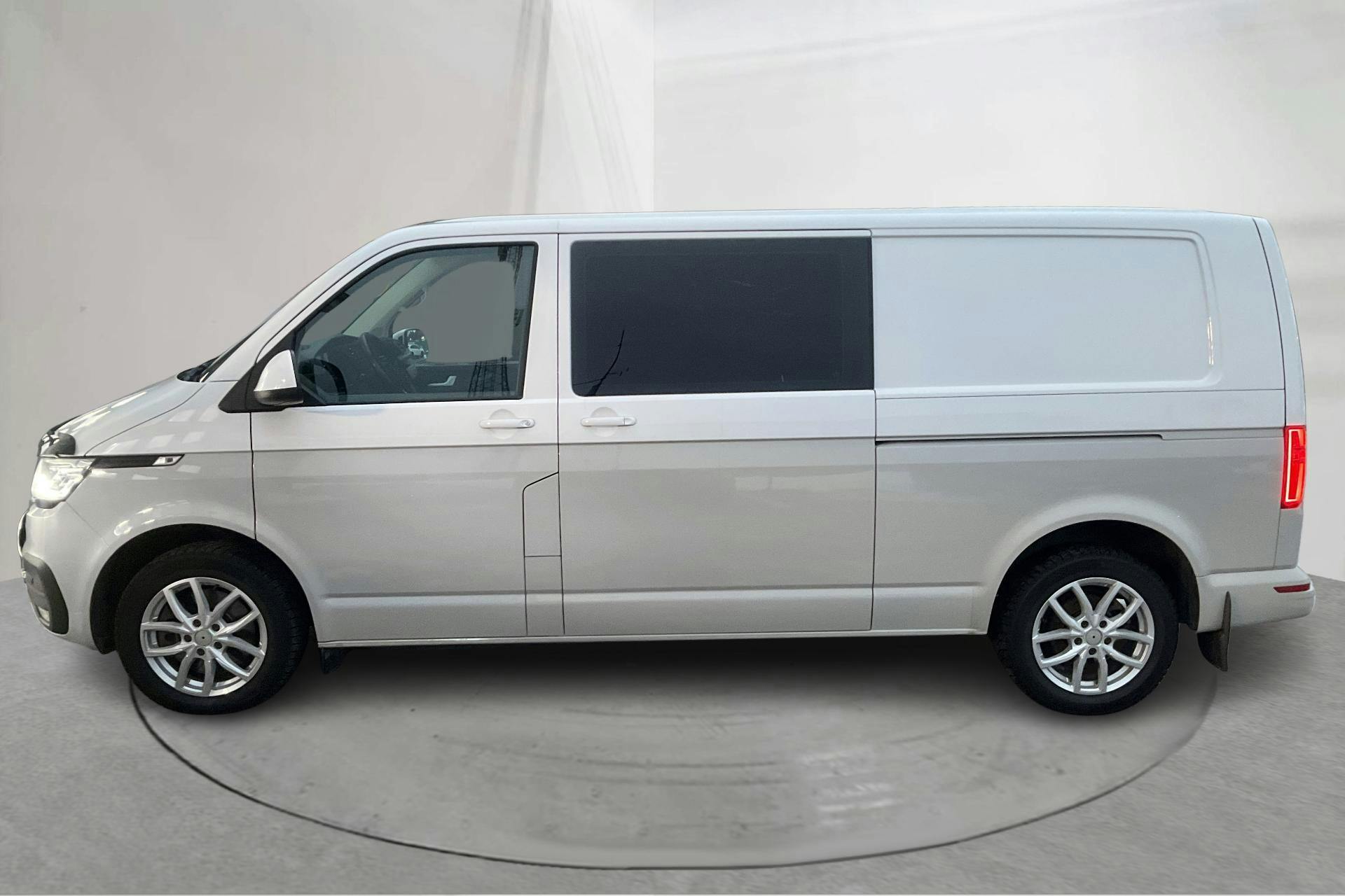 Esitlusfoto 2 aadressil 16: VW Transporter Kombi T6.1 TDI 4MOTION (199hk) - 203 040 km - Automaatne - hõbe - 2020