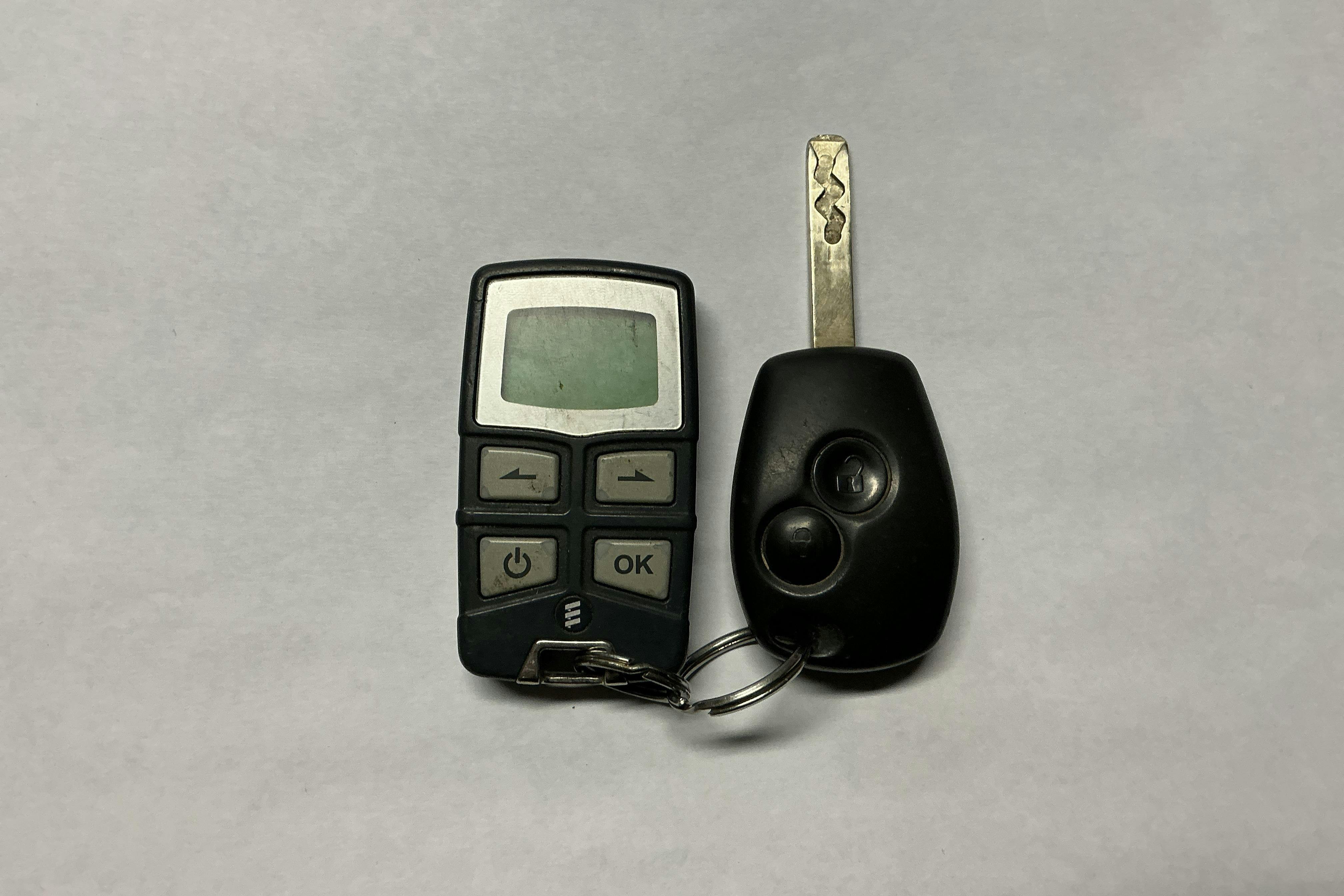 Presentation photo 15 of 15: Renault Master 2.3 dCi FAP 2WD (125hk) - 226 650 km - Manual - gray - 2012