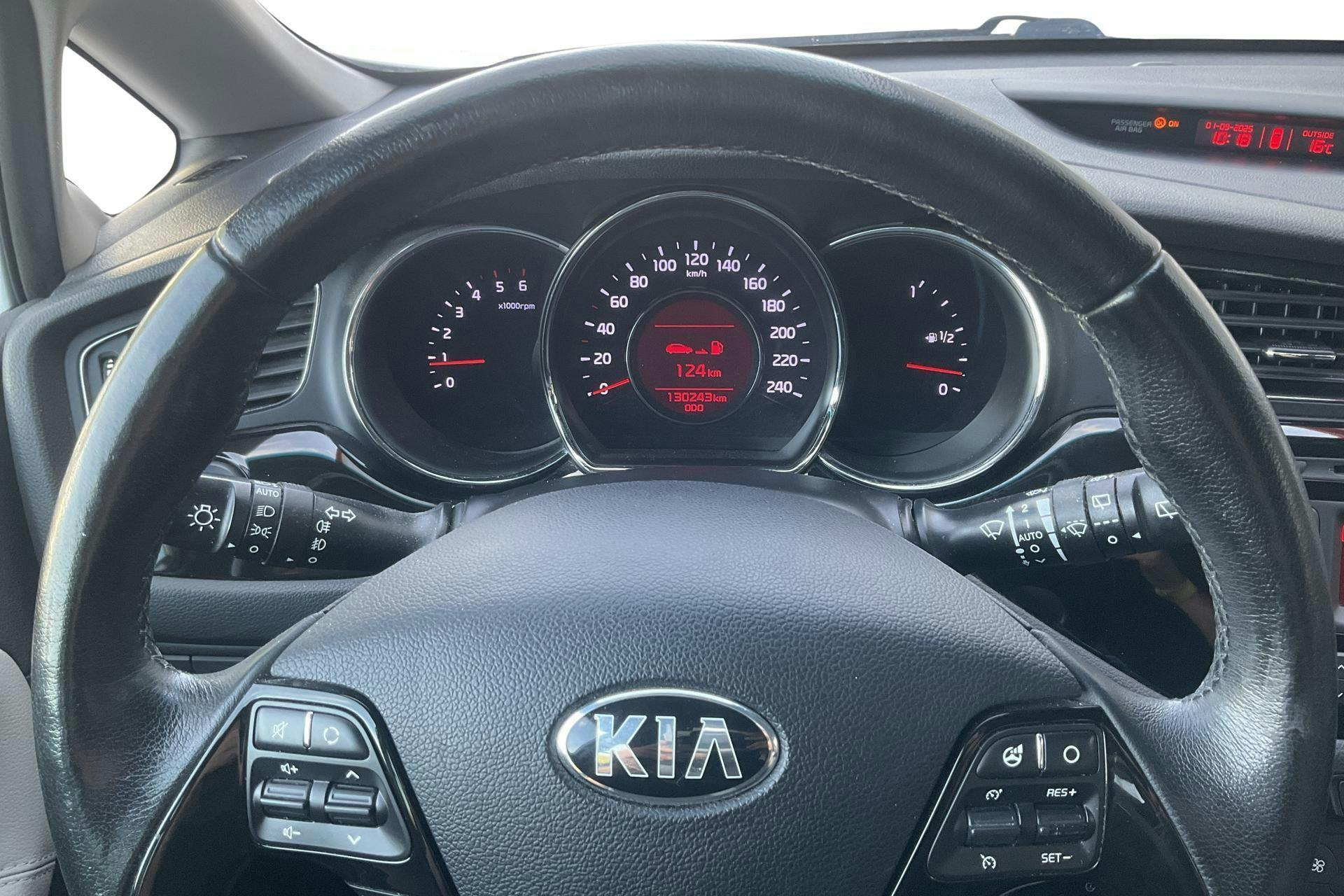 Esitlusfoto 11 aadressil 11: KIA Cee'd 1.6 CRDi SW (128hk) - 130 240 km - Käsitsi - valge - 2015