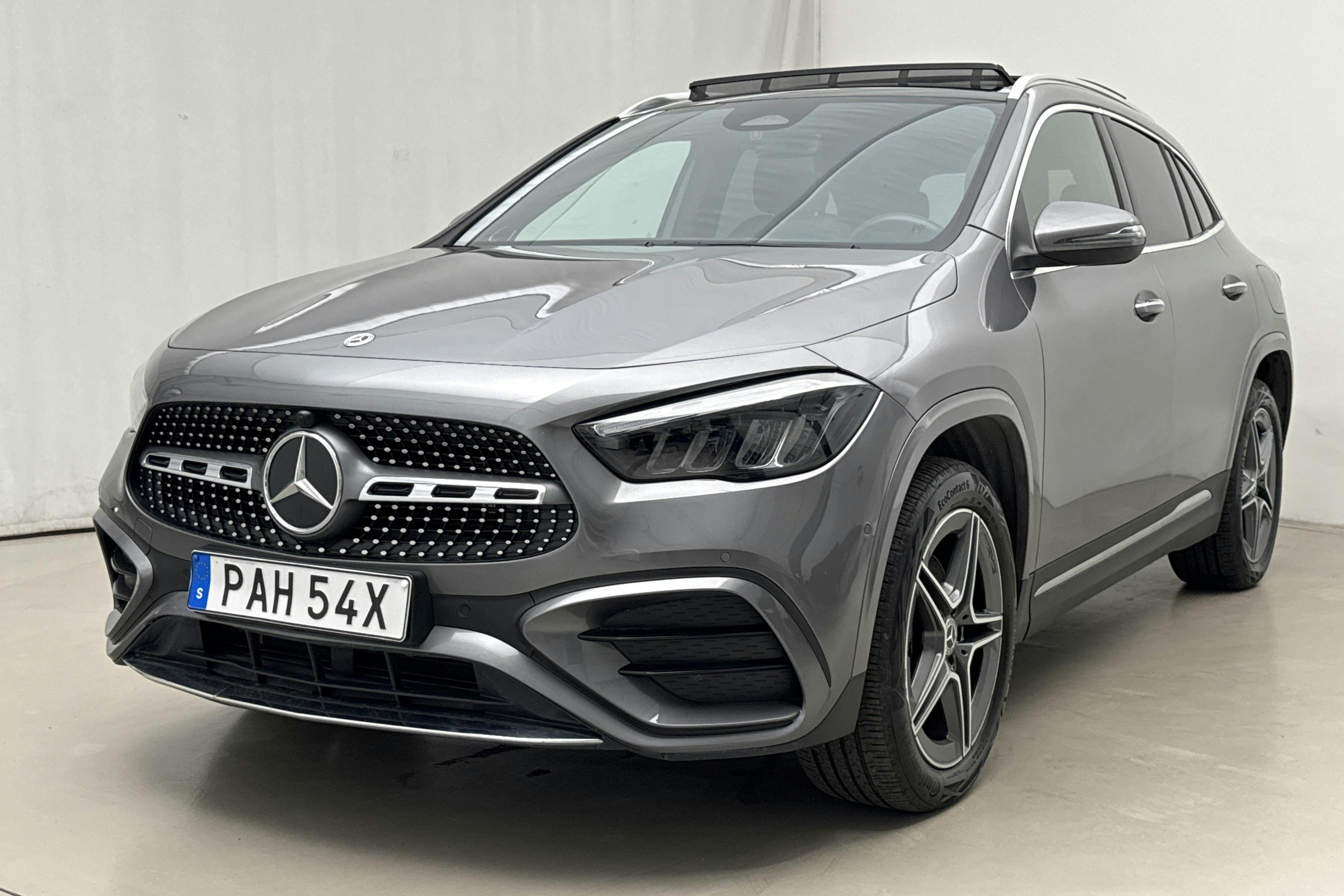 Presentationsfoto 1 av 27: Mercedes GLA 250 e H247 (218hk) - 1 355 mil - Automat - Dark Grey - 2024