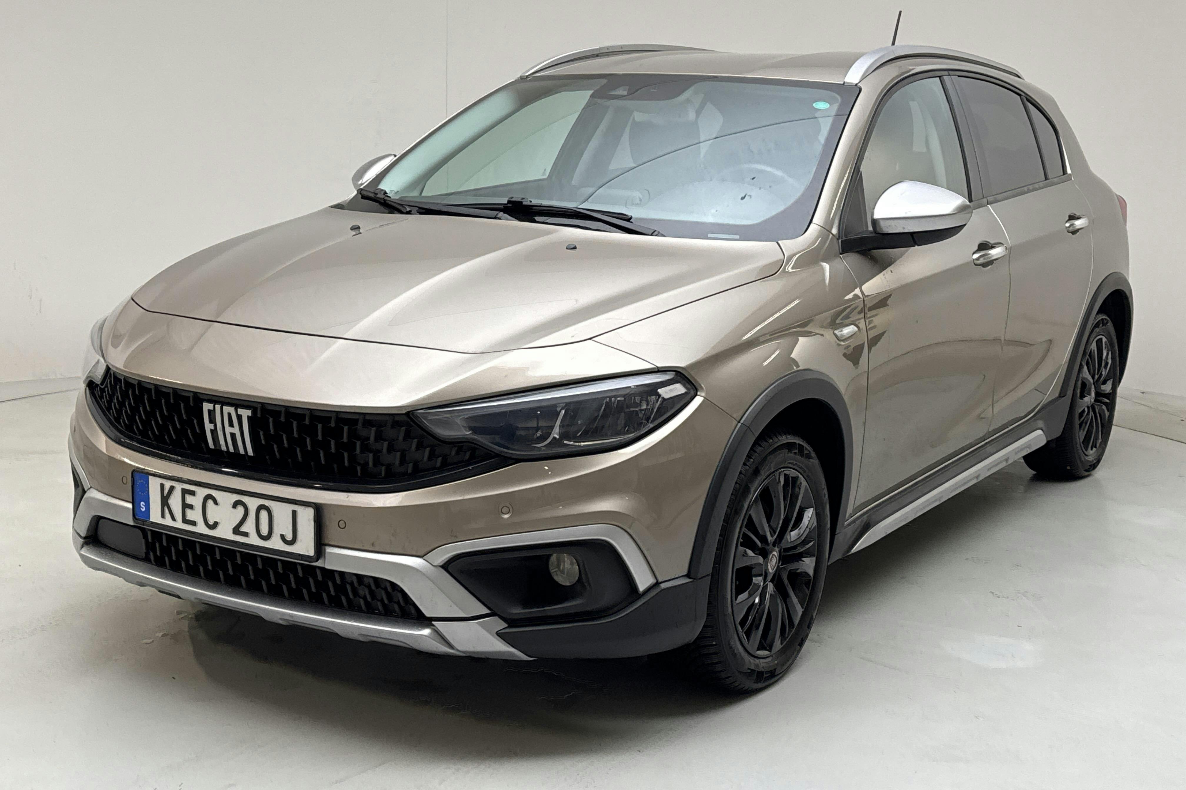 Presentationsfoto 1 av 15: Fiat Tipo 1.0 5dr (100hk) - 8 949 mil - Manuell - brun - 2021