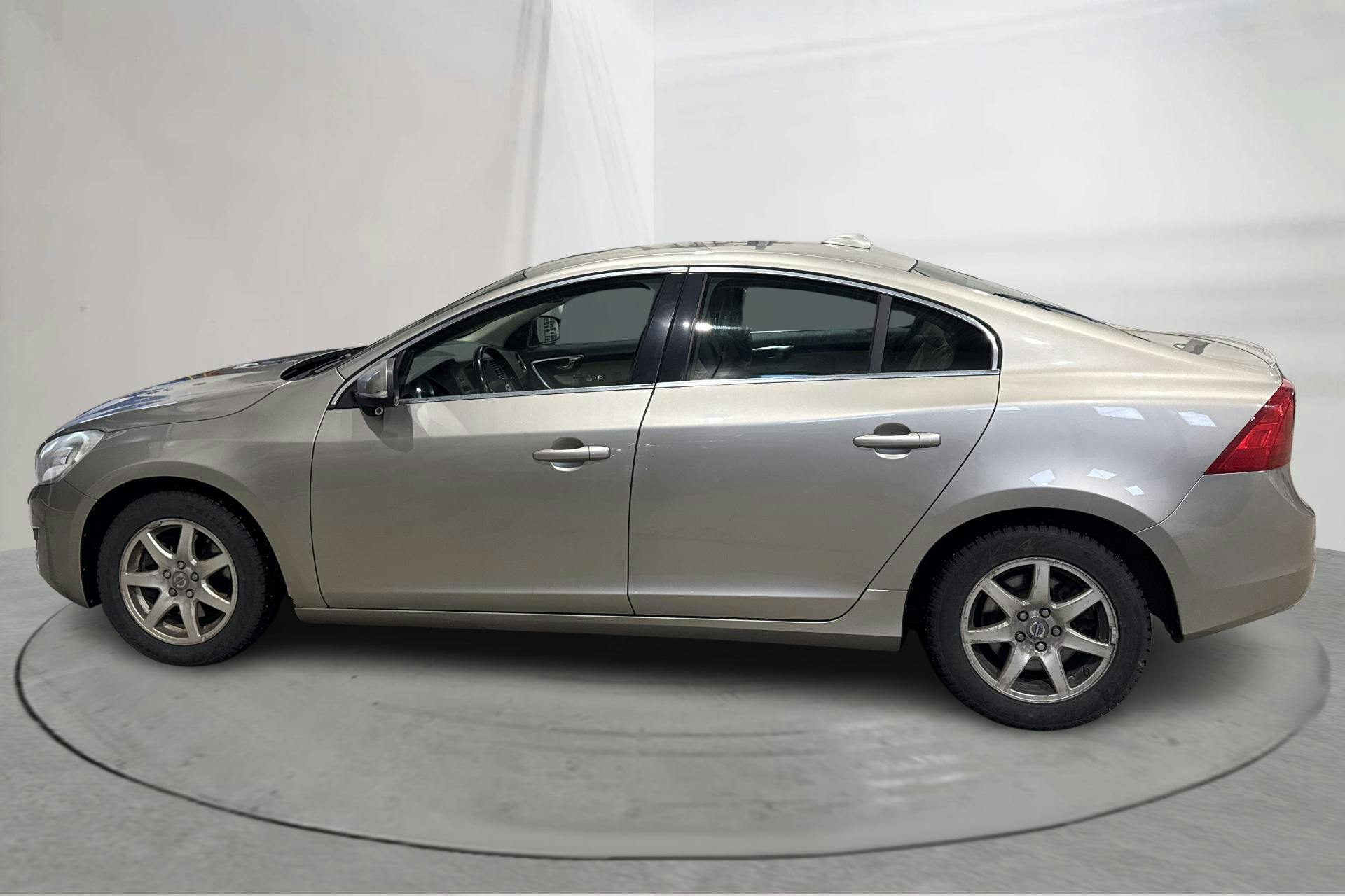 Presentationsfoto 2 av 12: Volvo S60 T5 (240hk) - 23 698 mil - Manuell - Light Brown - 2011
