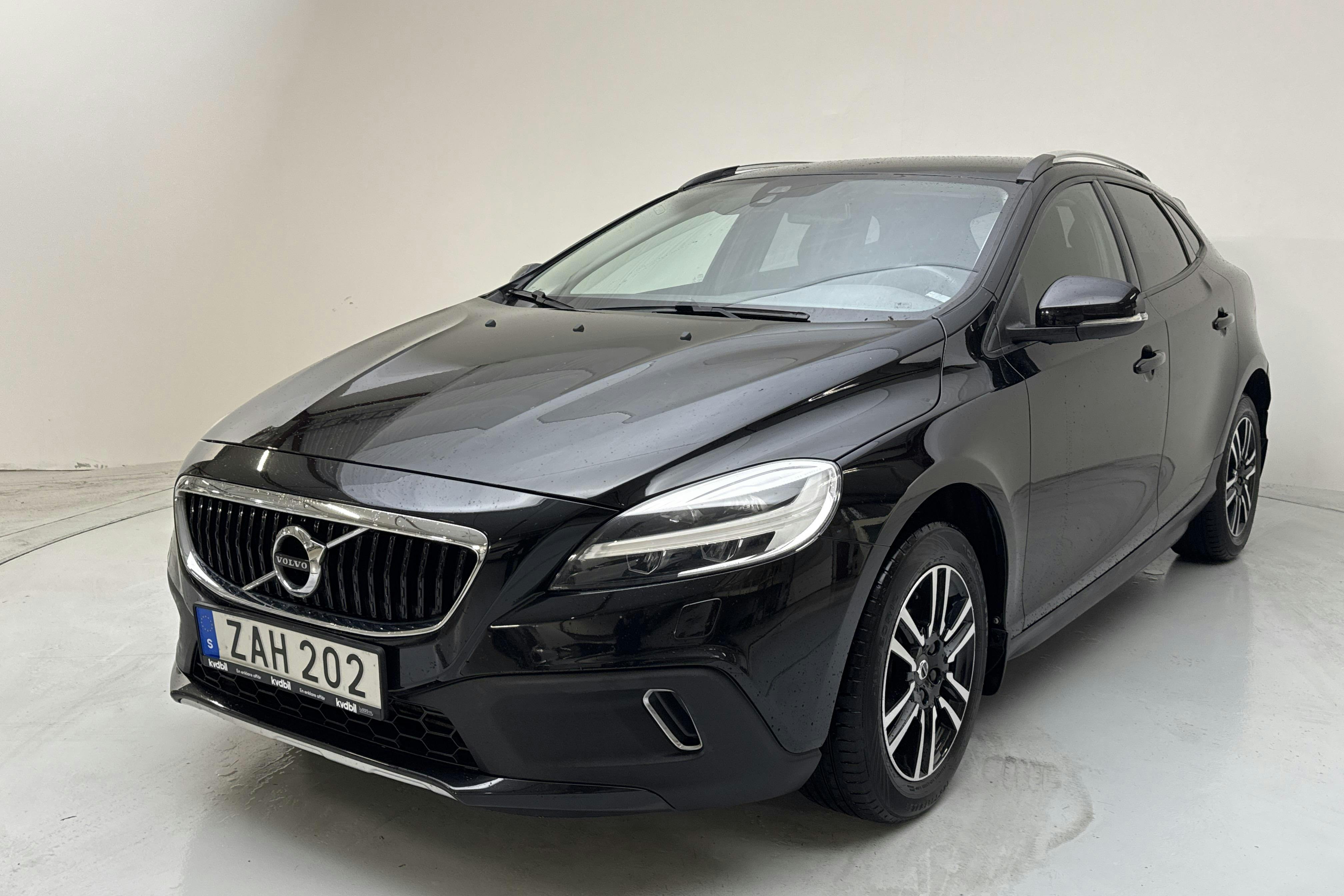 Presentationsfoto 1 av 13: Volvo V40 Cross Country T3 (152hk) - 9 574 mil - Automat - svart - 2018