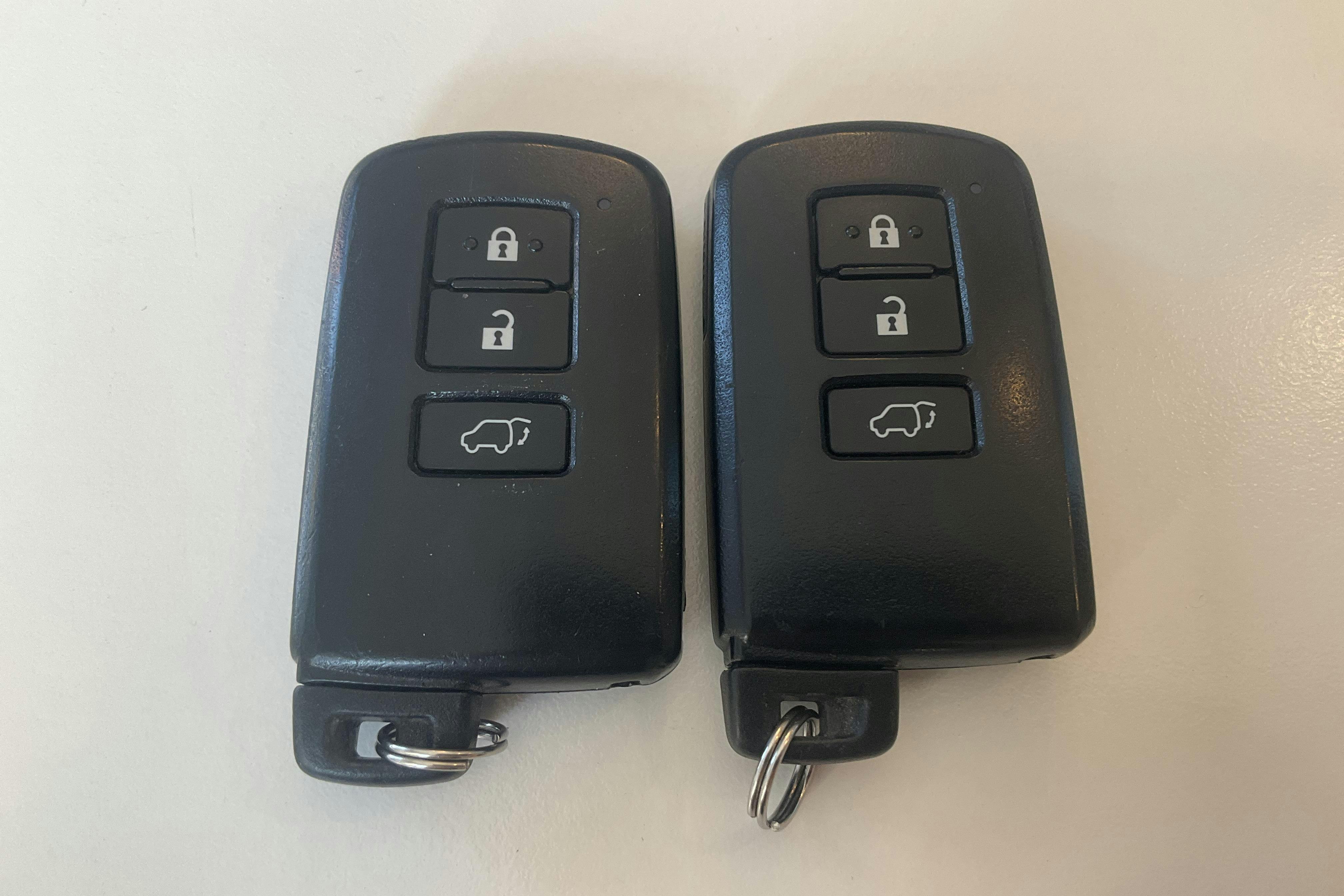 Presentationsfoto 15 av 15: Toyota RAV4 2.5 HSD AWD (197hk) - 17 604 mil - Automat - Dark Grey - 2016