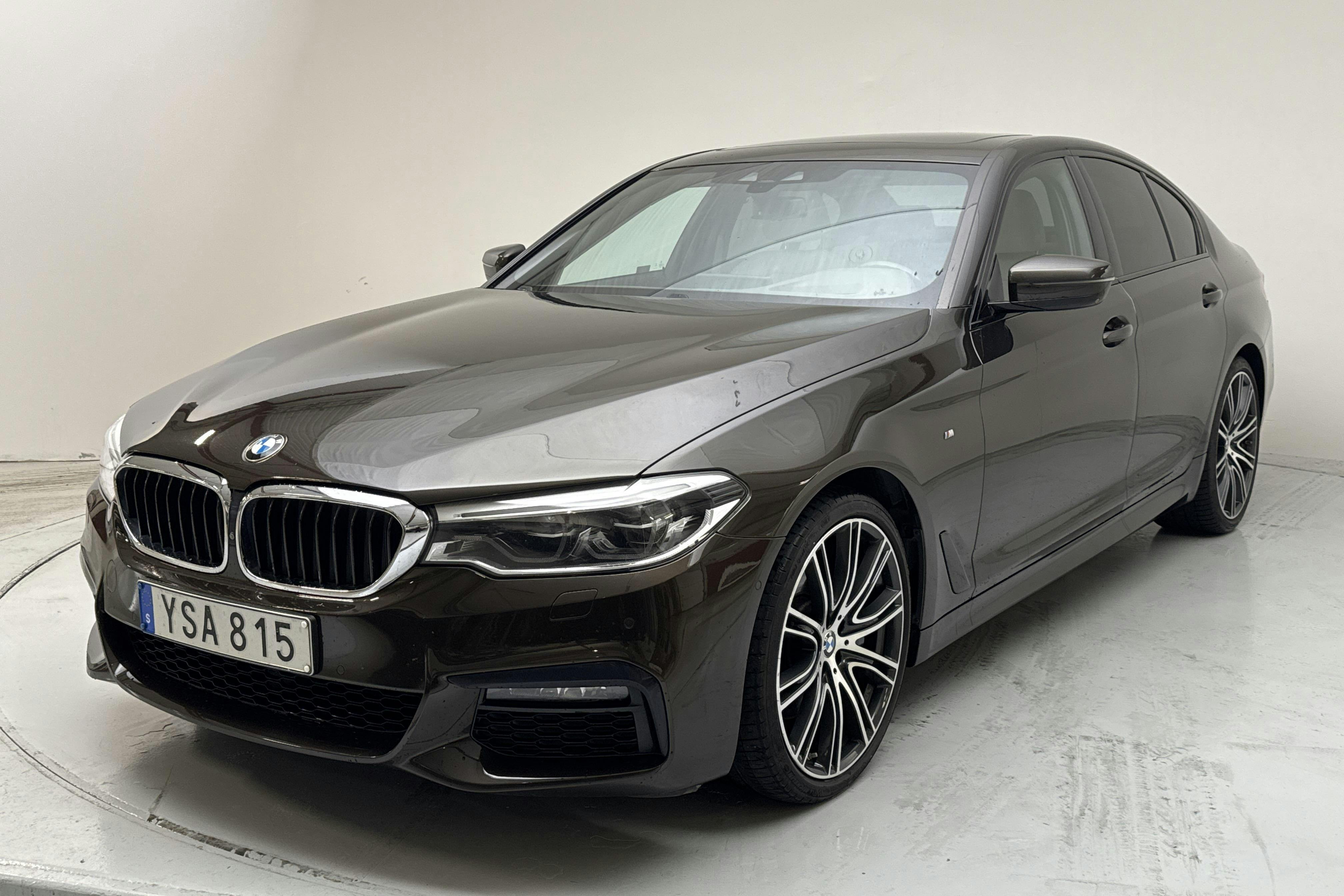BMW 530d xDrive Sedan, G30 (265hk) - 135 860 km - Automaatne - Dark Brown - 2019