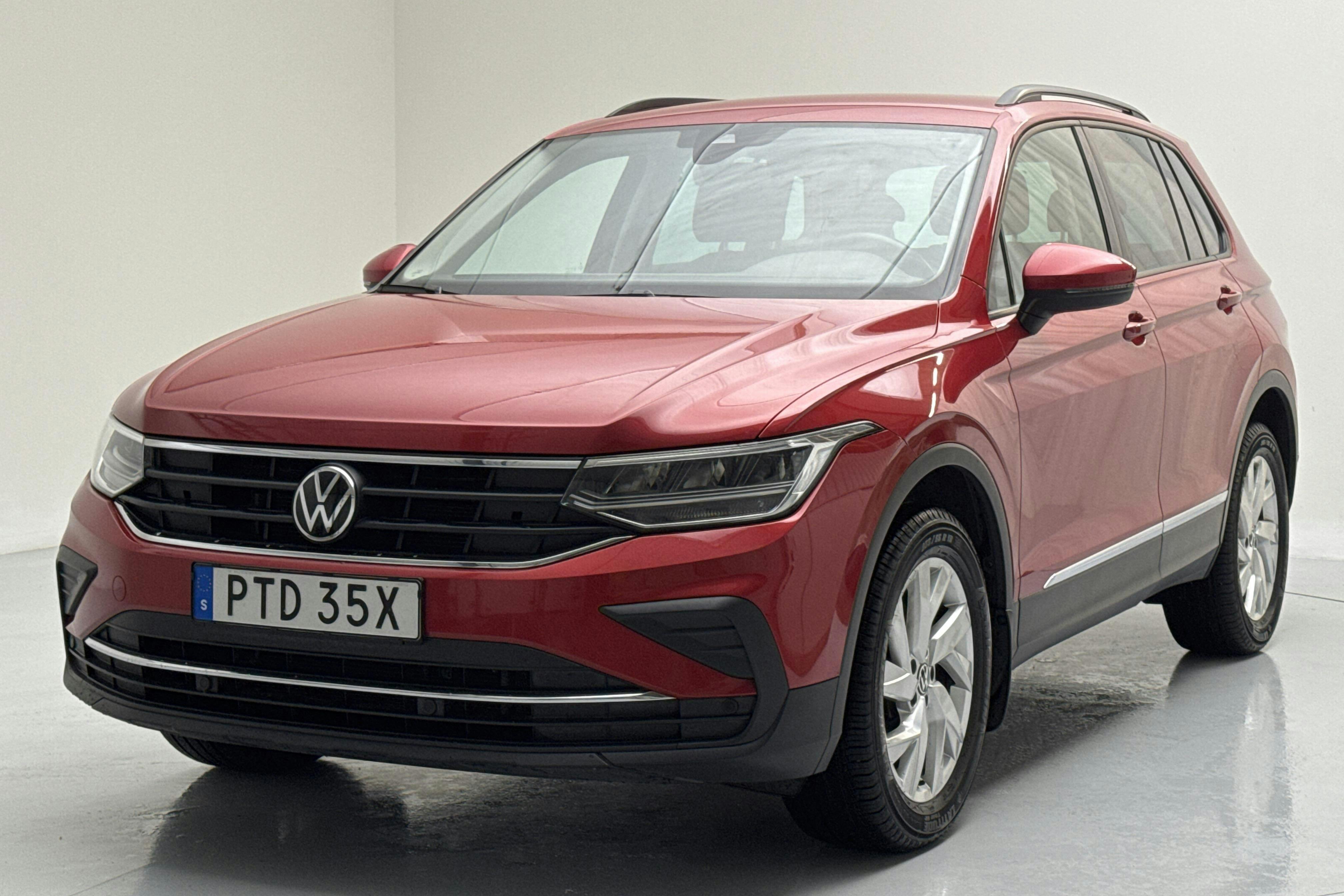 VW Tiguan 2.0 TDI 4MOTION (150hk) - 132 270 km - Automatyczna - czerwony - 2022