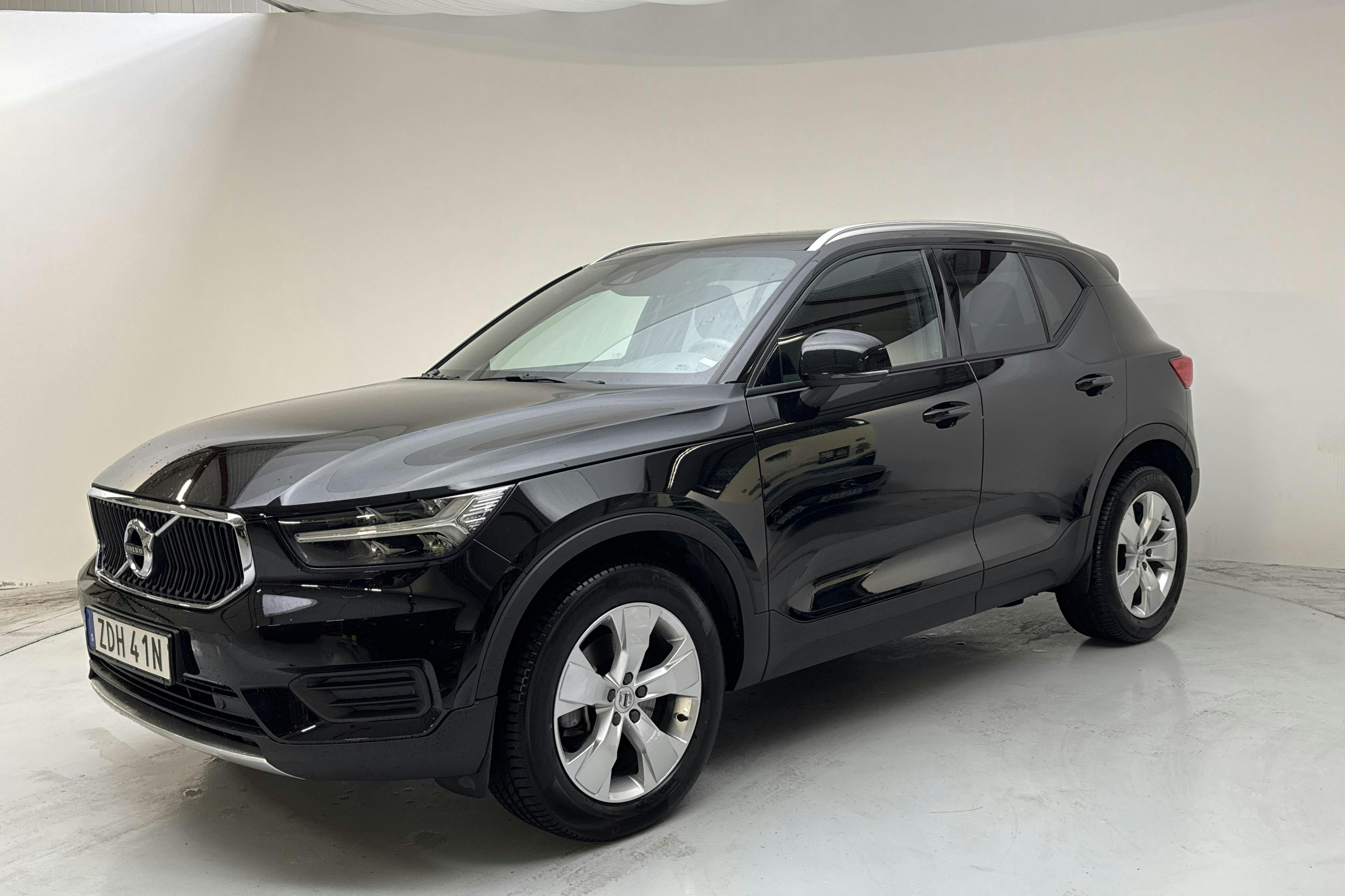 Volvo XC40 B4 2WD (197hk) - 2 340 mil - Automat - svart - 2022