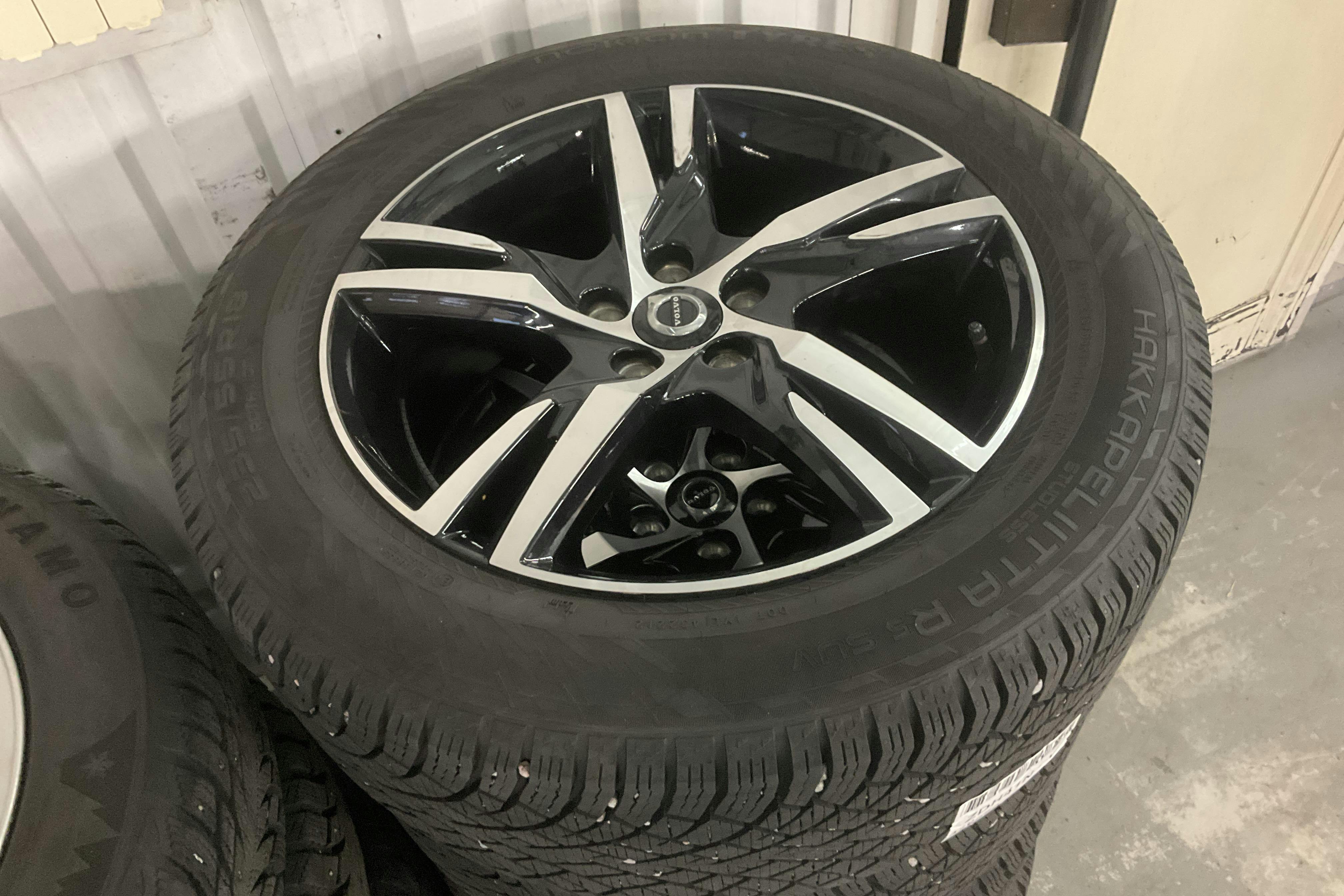 Presentationsfoto 14 av 14: Volvo XC40 B4 2WD (197hk) - 2 340 mil - Automat - svart - 2022