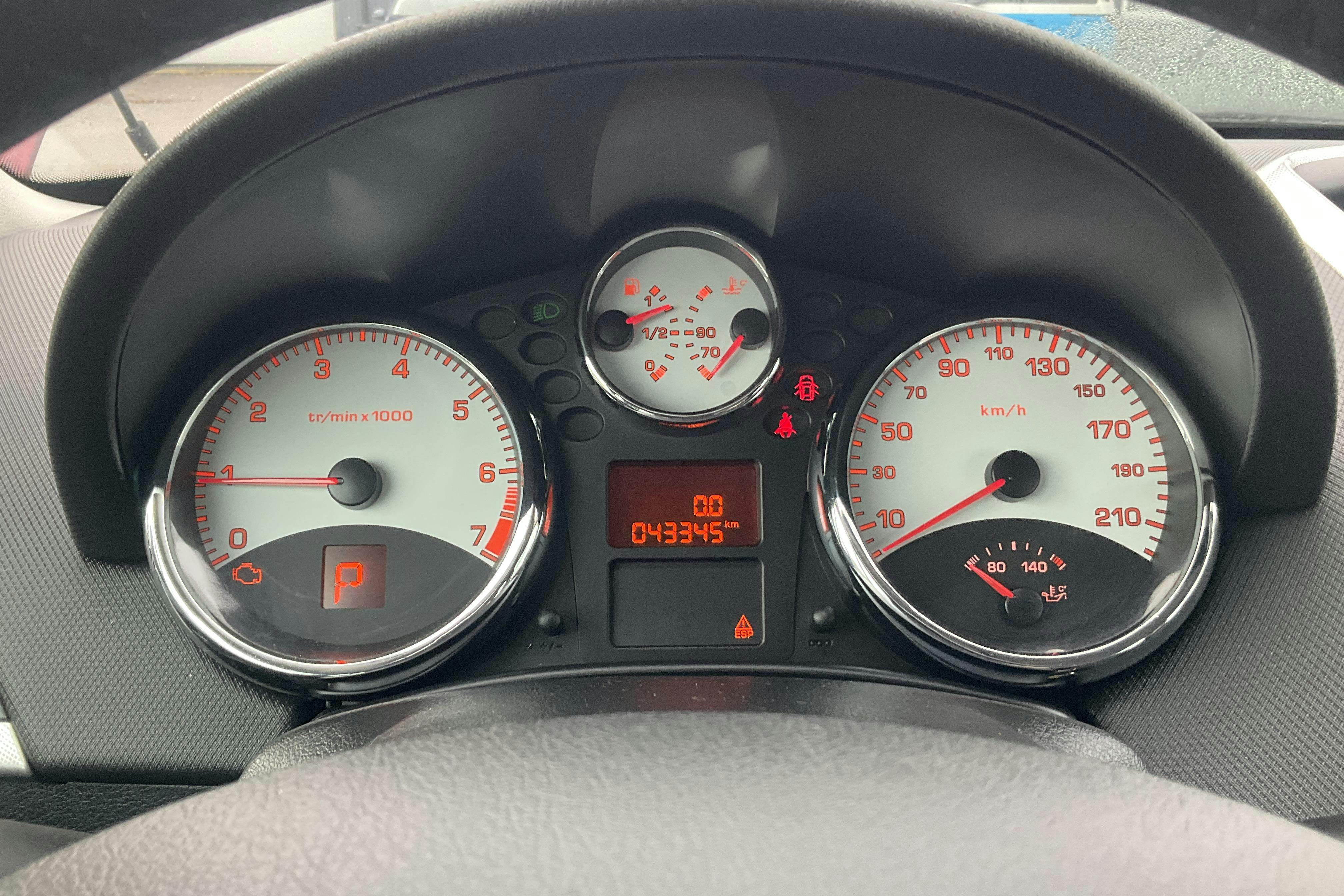 Presentationsfoto 10 av 10: Peugeot 207 1.6 VTi 5dr (120hk) - 4 335 mil - Automat - röd - 2007