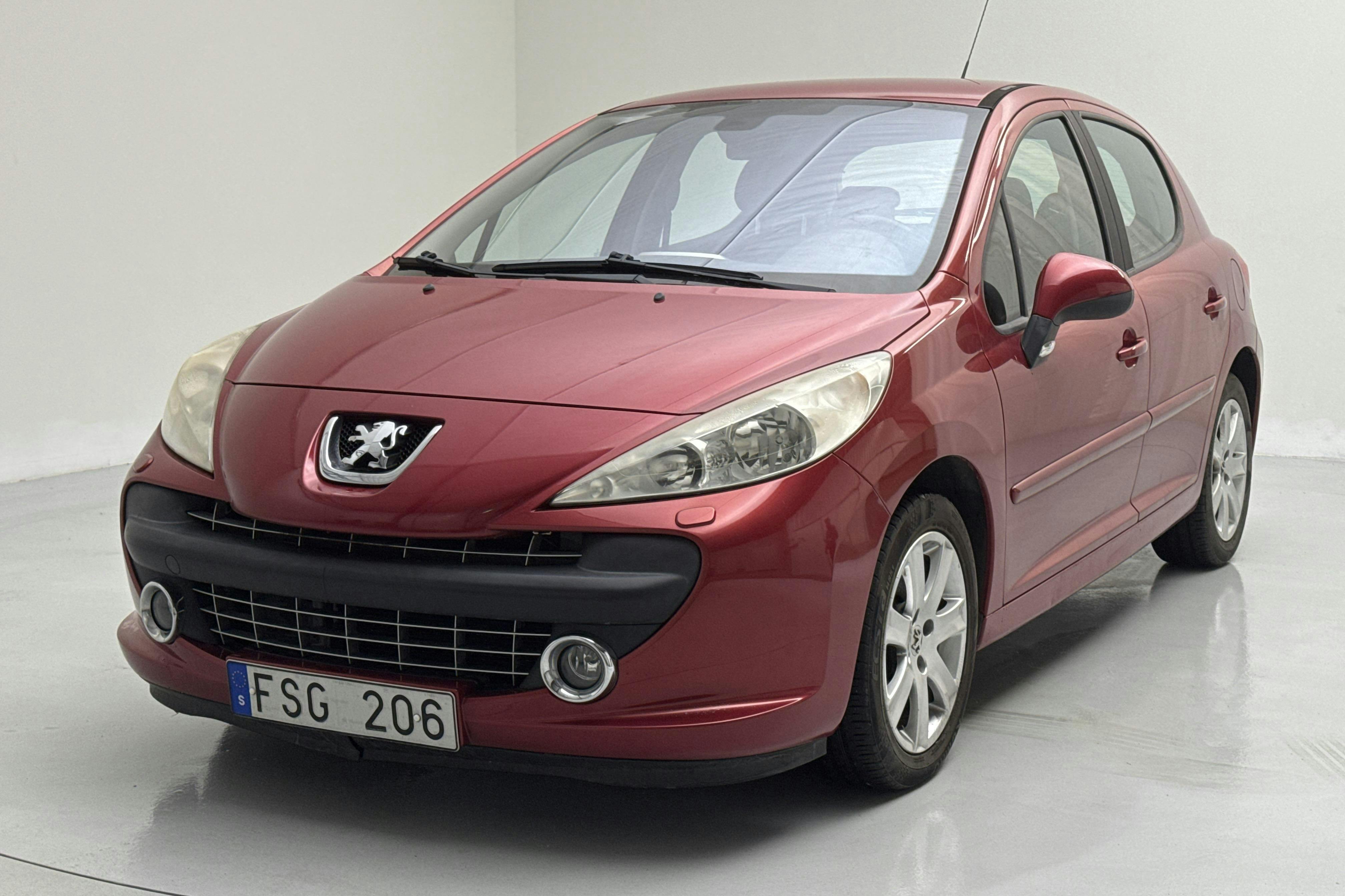 Presentationsfoto 1 av 10: Peugeot 207 1.6 VTi 5dr (120hk) - 4 335 mil - Automat - röd - 2007