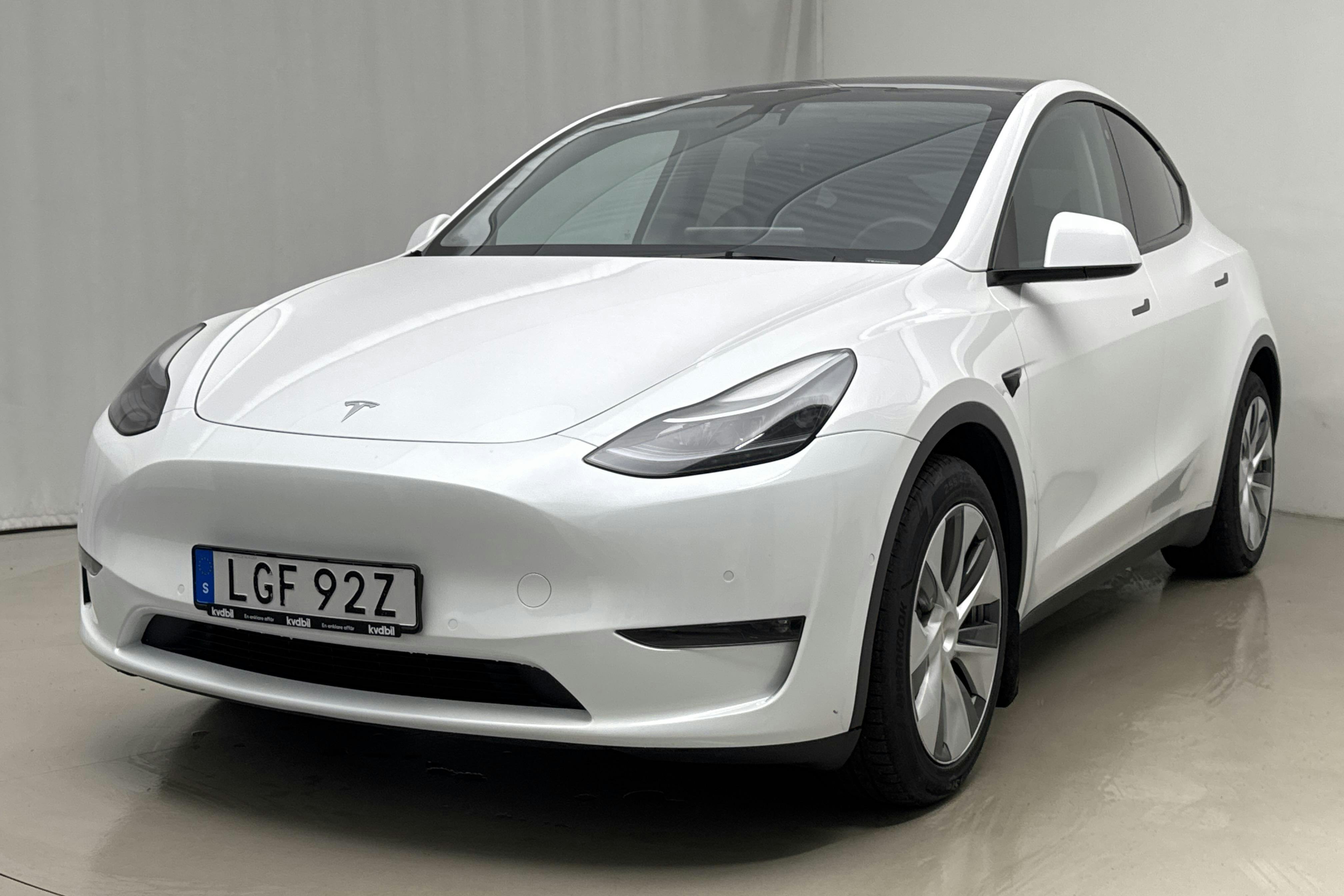 Presentationsfoto 1 av 24: Tesla Model Y Long Range Dual Motor AWD - 10 166 mil - Automat - vit - 2022