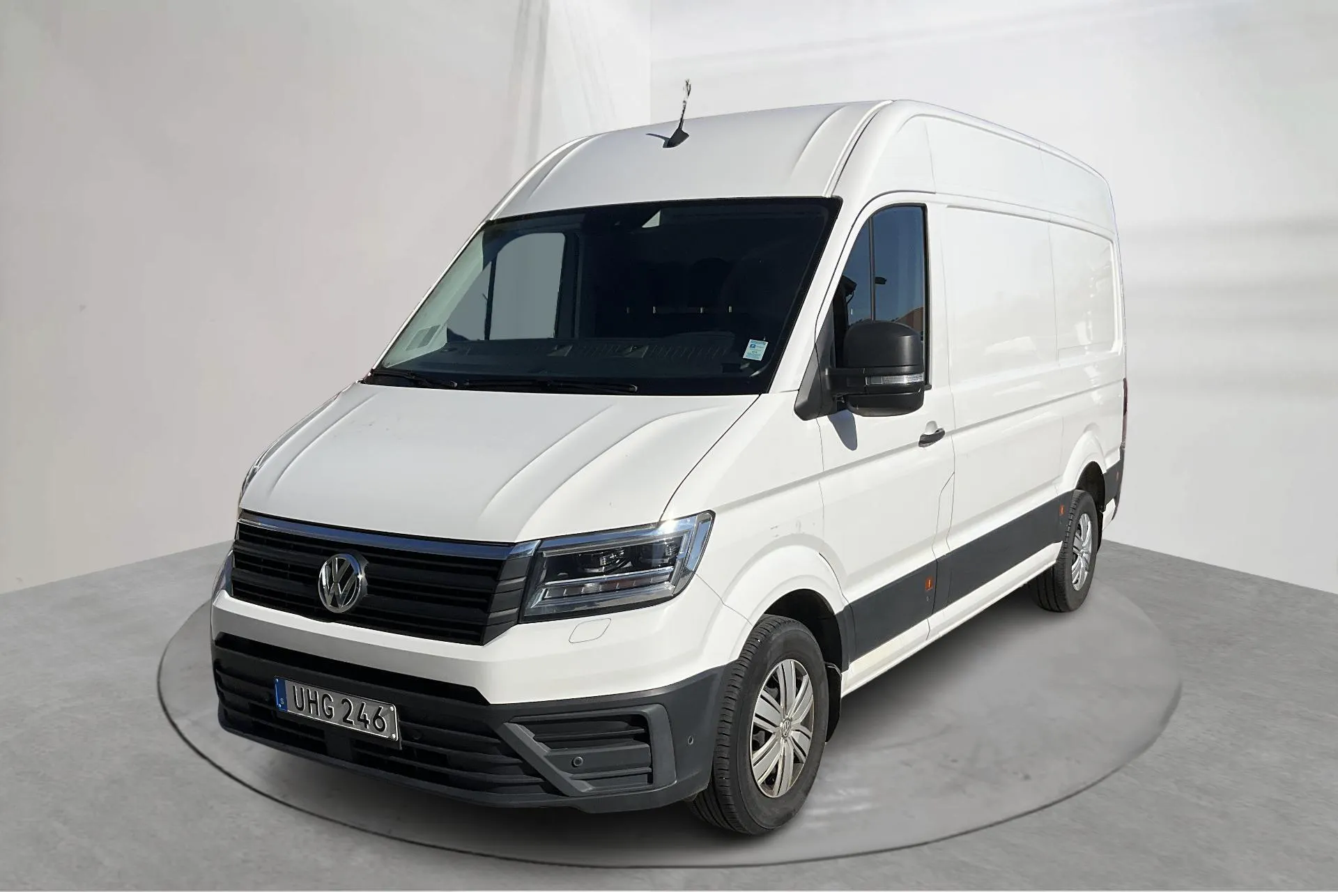 Presentationsfoto 1 av 14: VW Crafter 35 2.0 TDI Skåp (177hk) - 8 693 mil - Automat - vit - 2018