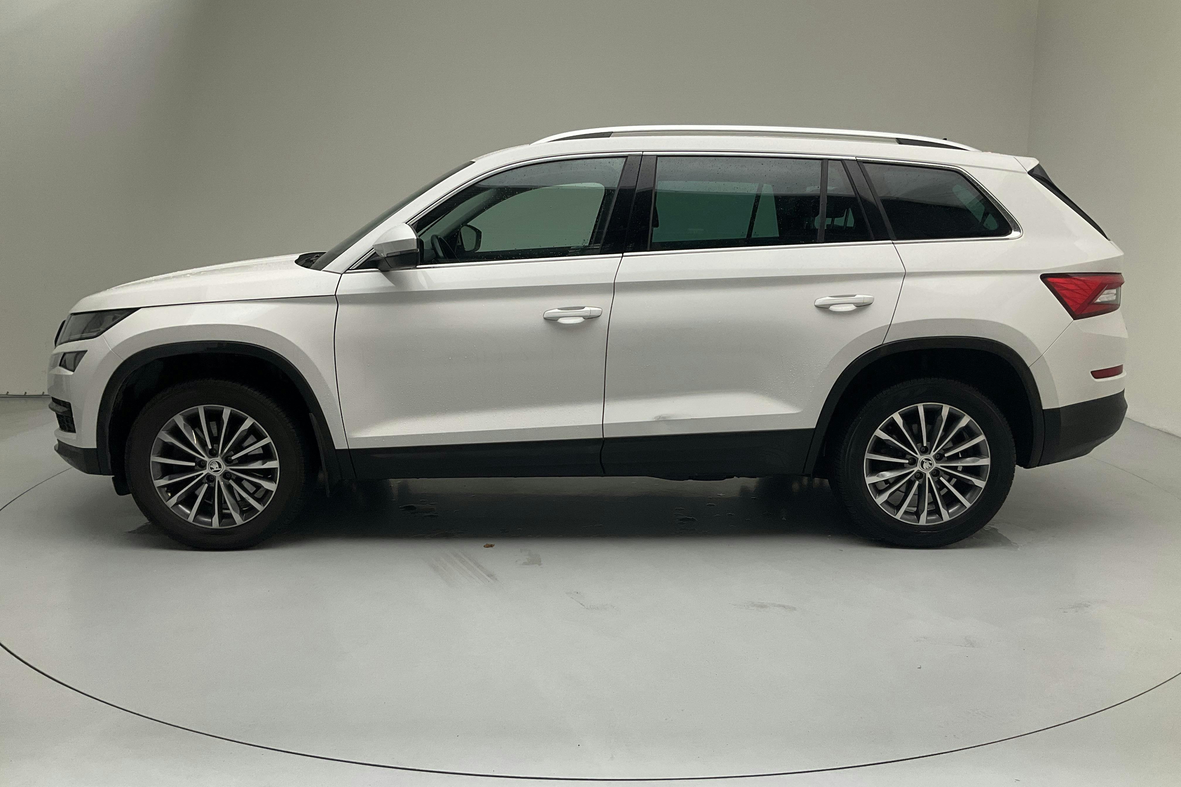Presentationsfoto 2 av 19: Skoda Kodiaq 2.0 TSI 4X4 (190hk) - 16 667 mil - Automat - vit - 2020