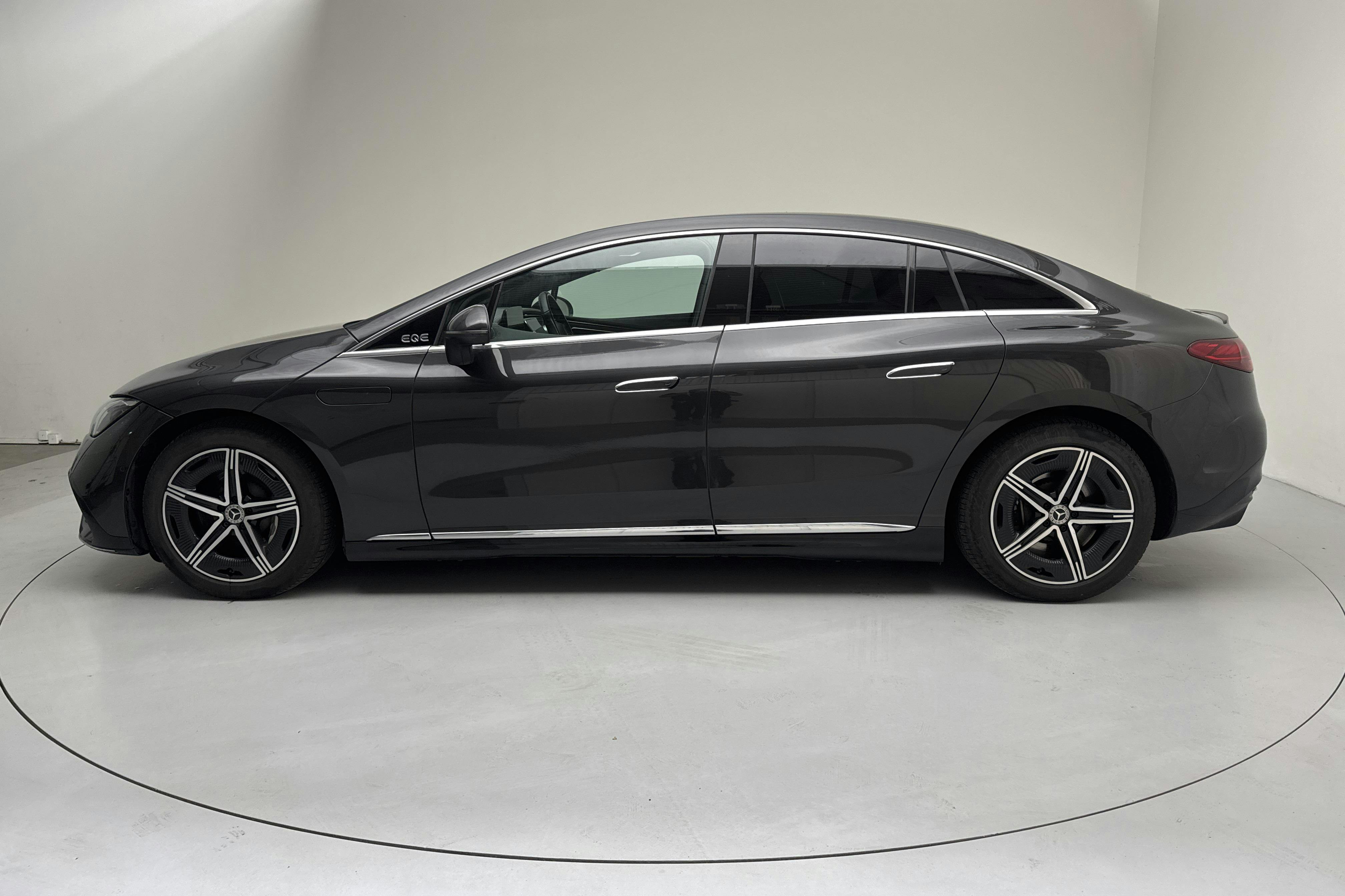 Presentationsfoto 2 av 15: Mercedes EQE 300 V295 (245hk) - 18 598 mil - Automat - grå - 2023