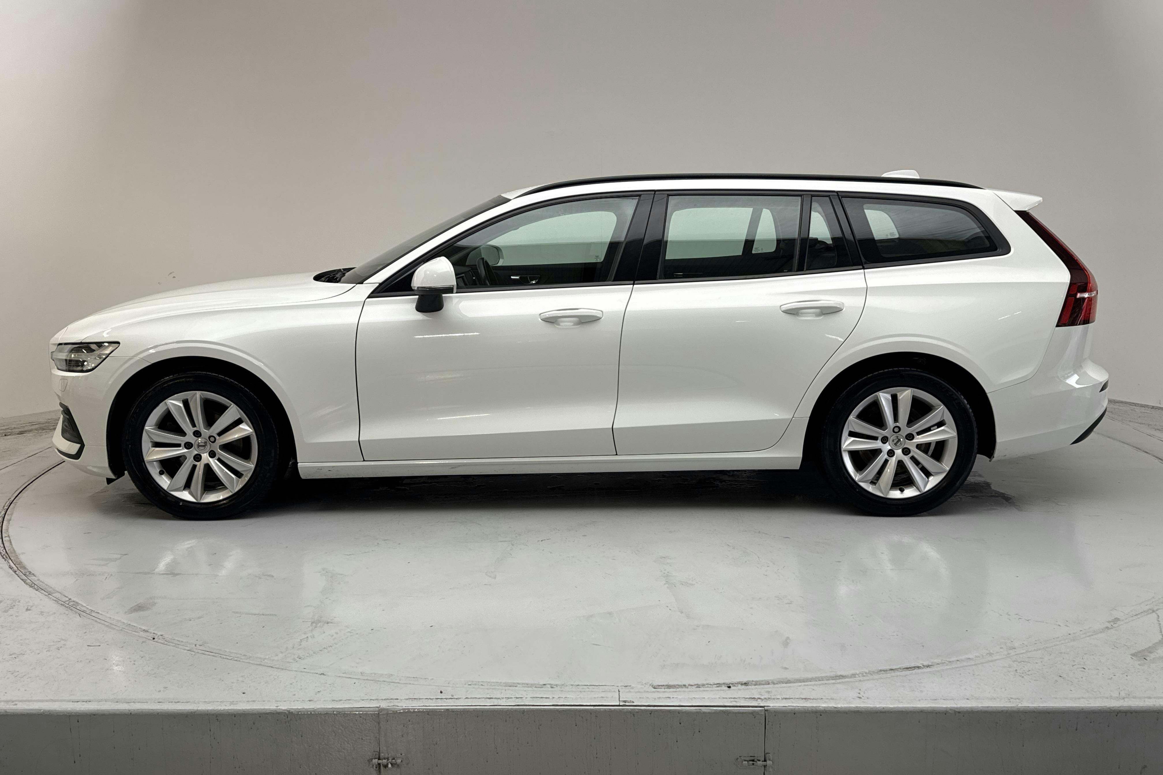 Presentation photo 2 of 15: Volvo V60 D3 (150hk) - 95 200 km - Manual - white - 2019